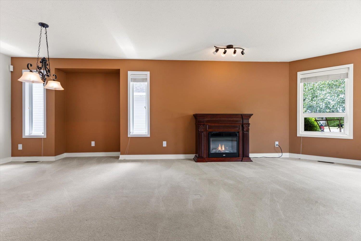 1548 Canterbury Drive Property Photo 9