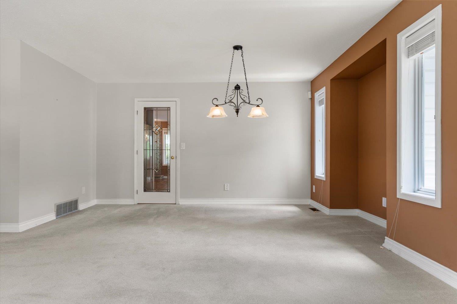 1548 Canterbury Drive Property Photo 10