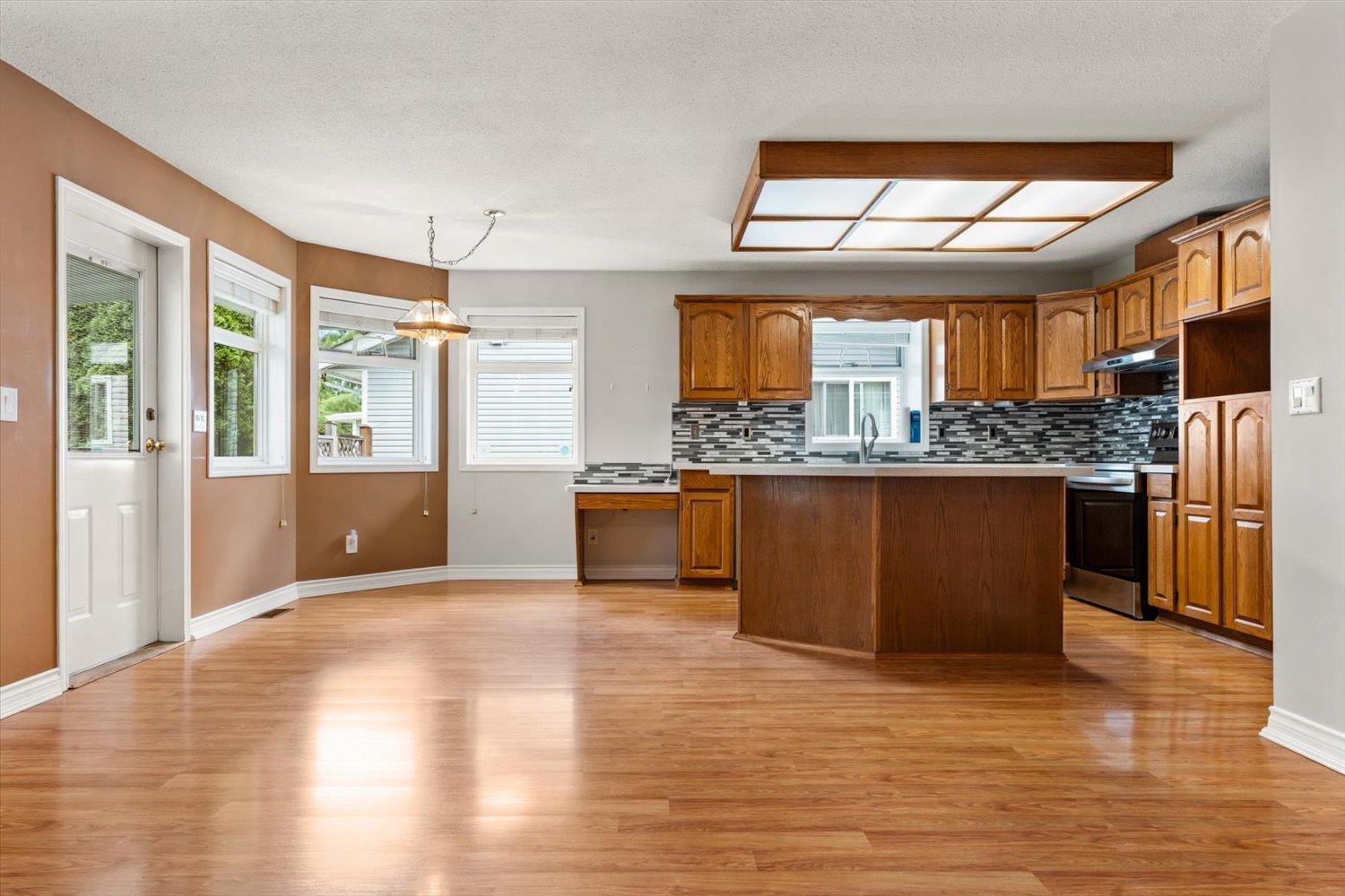 1548 Canterbury Drive Property Photo 11