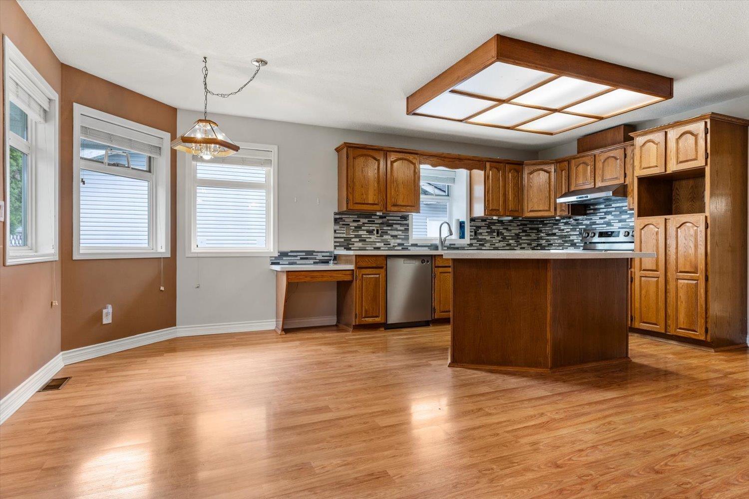 1548 Canterbury Drive Property Photo 12