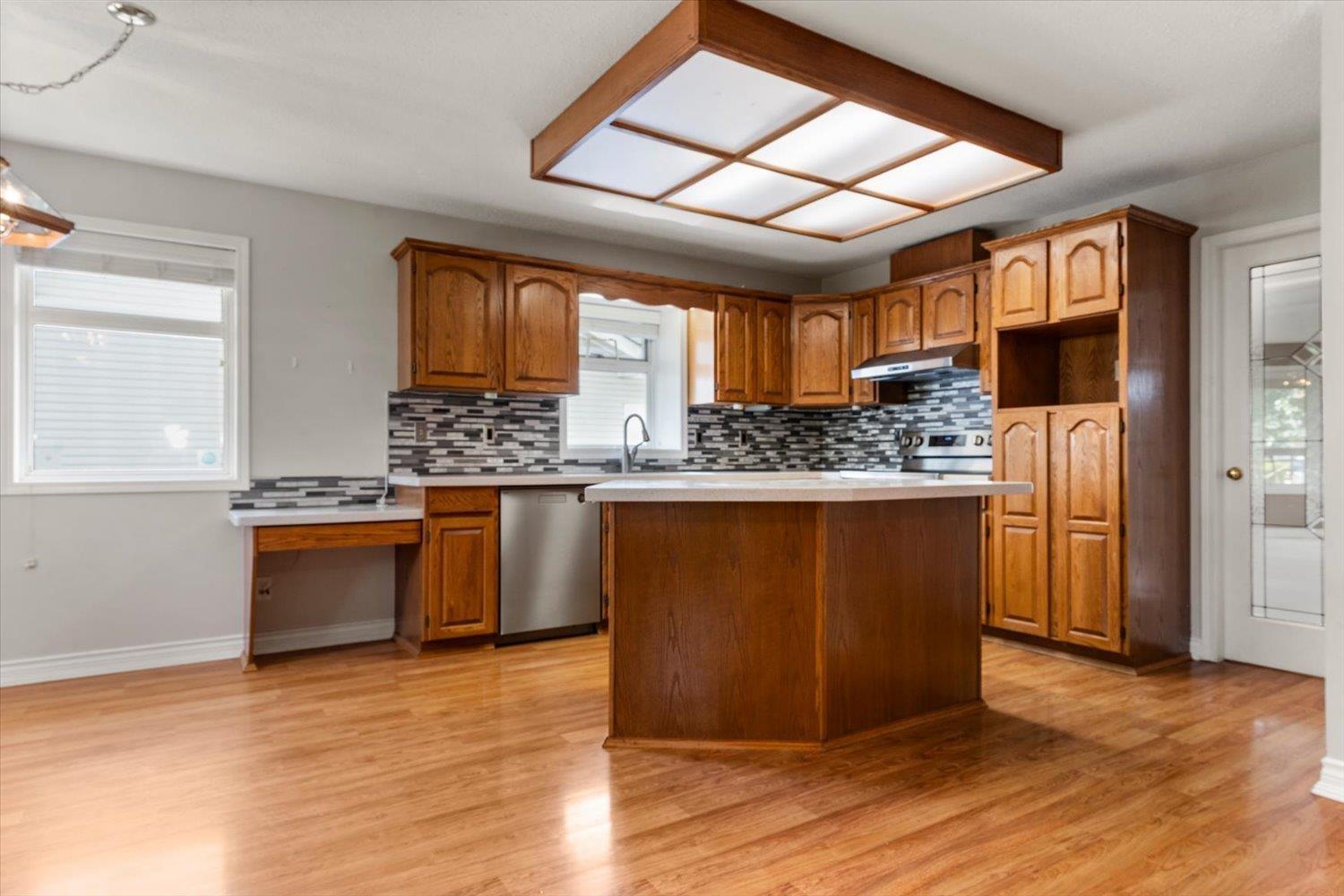 1548 Canterbury Drive Property Photo 14