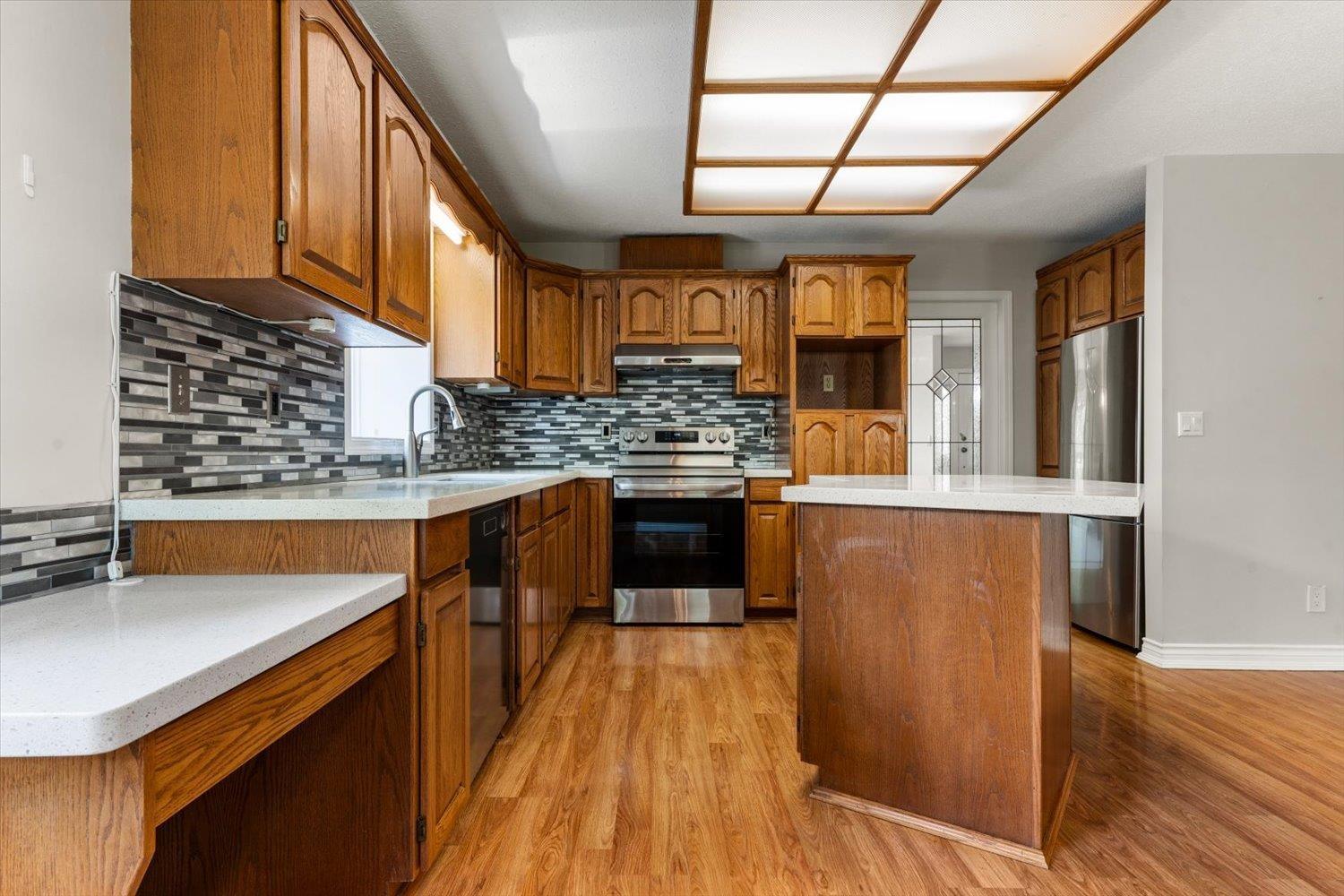 1548 Canterbury Drive Property Photo 15