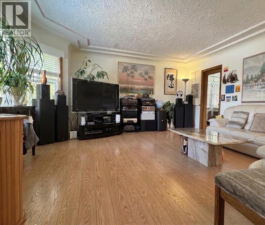 156 W 47th Avenue Property Photo 6
