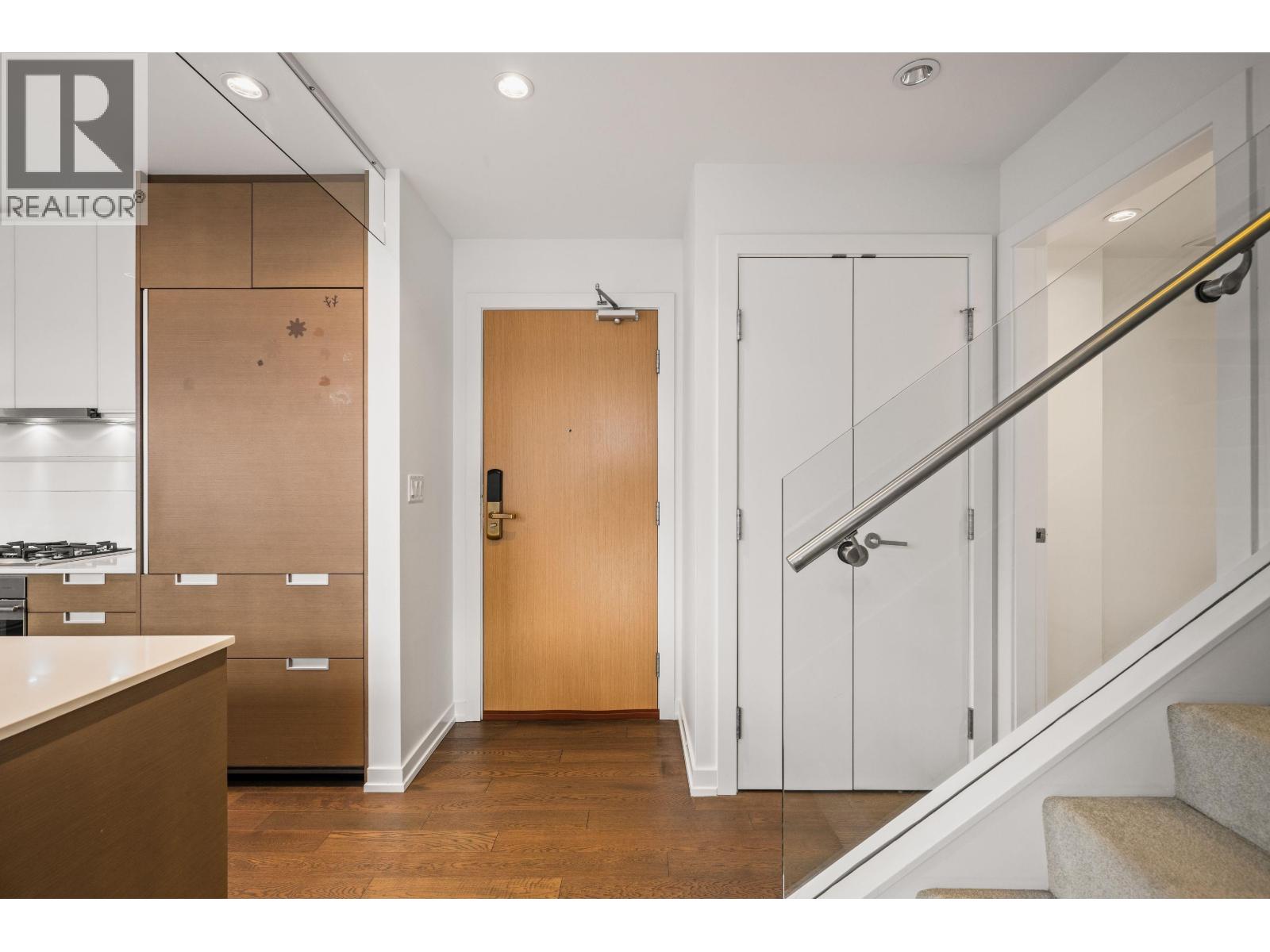 2803 4688 Kingsway Property Photo 6
