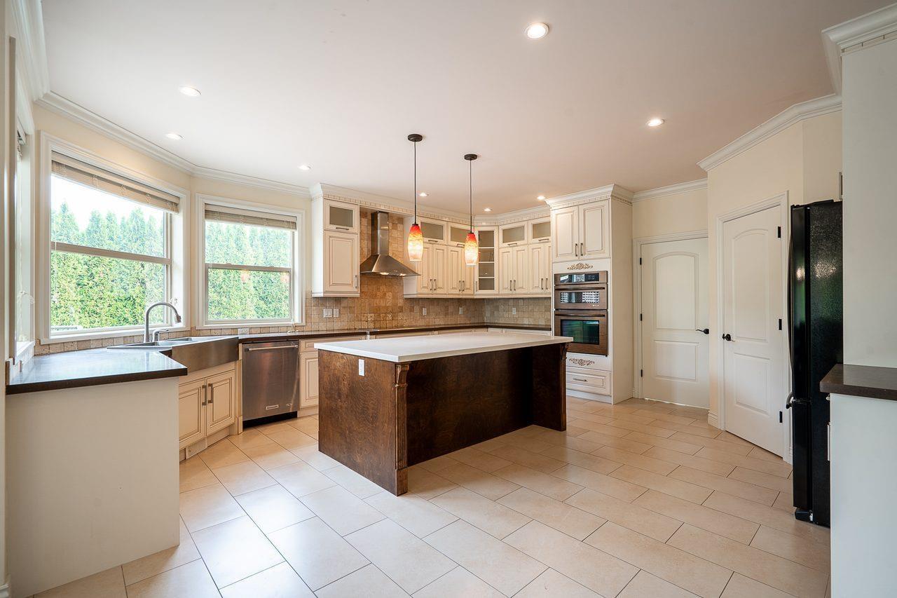9153 Trattle Street Property Photo 7