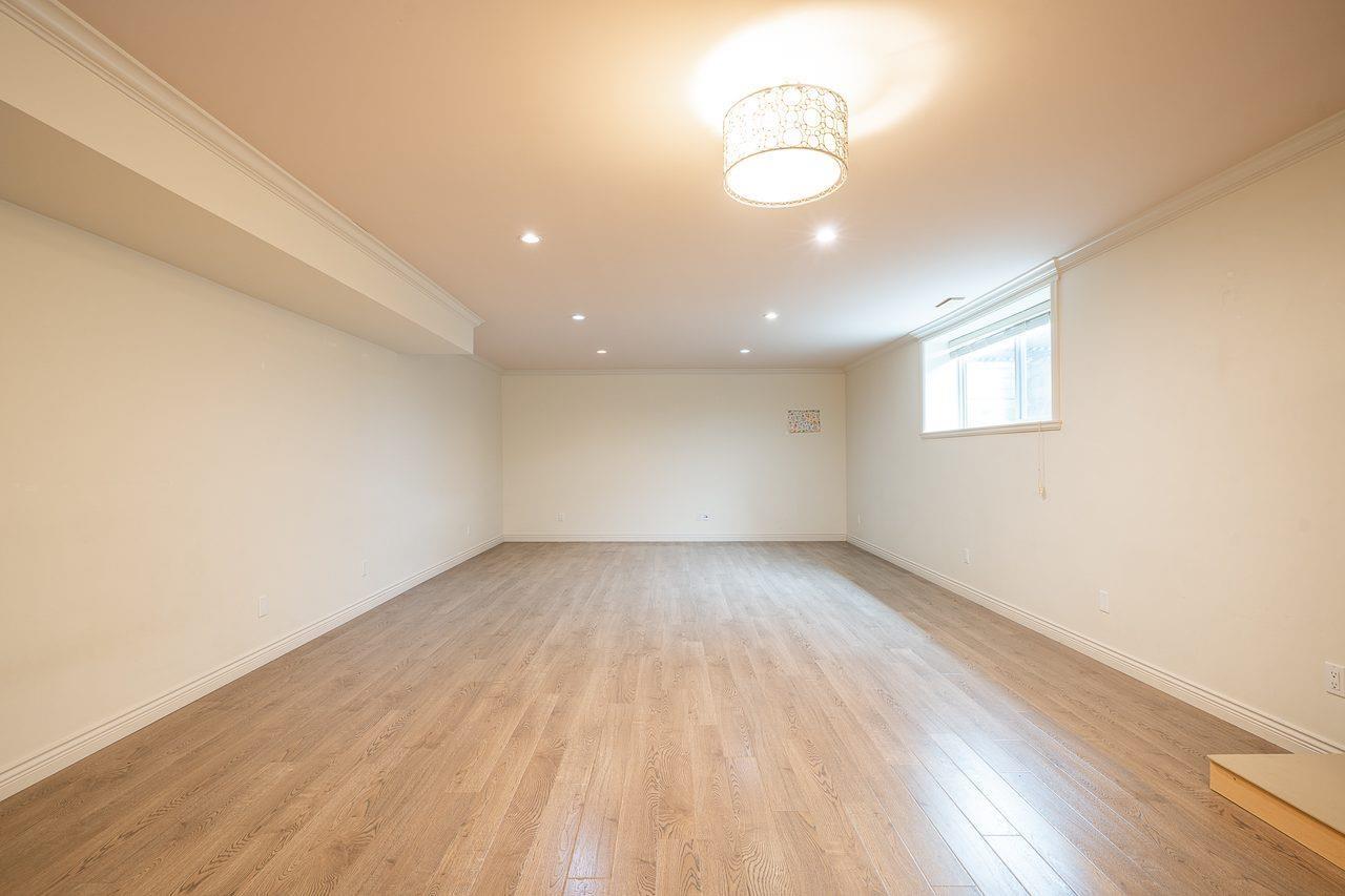 9153 Trattle Street Property Photo 24