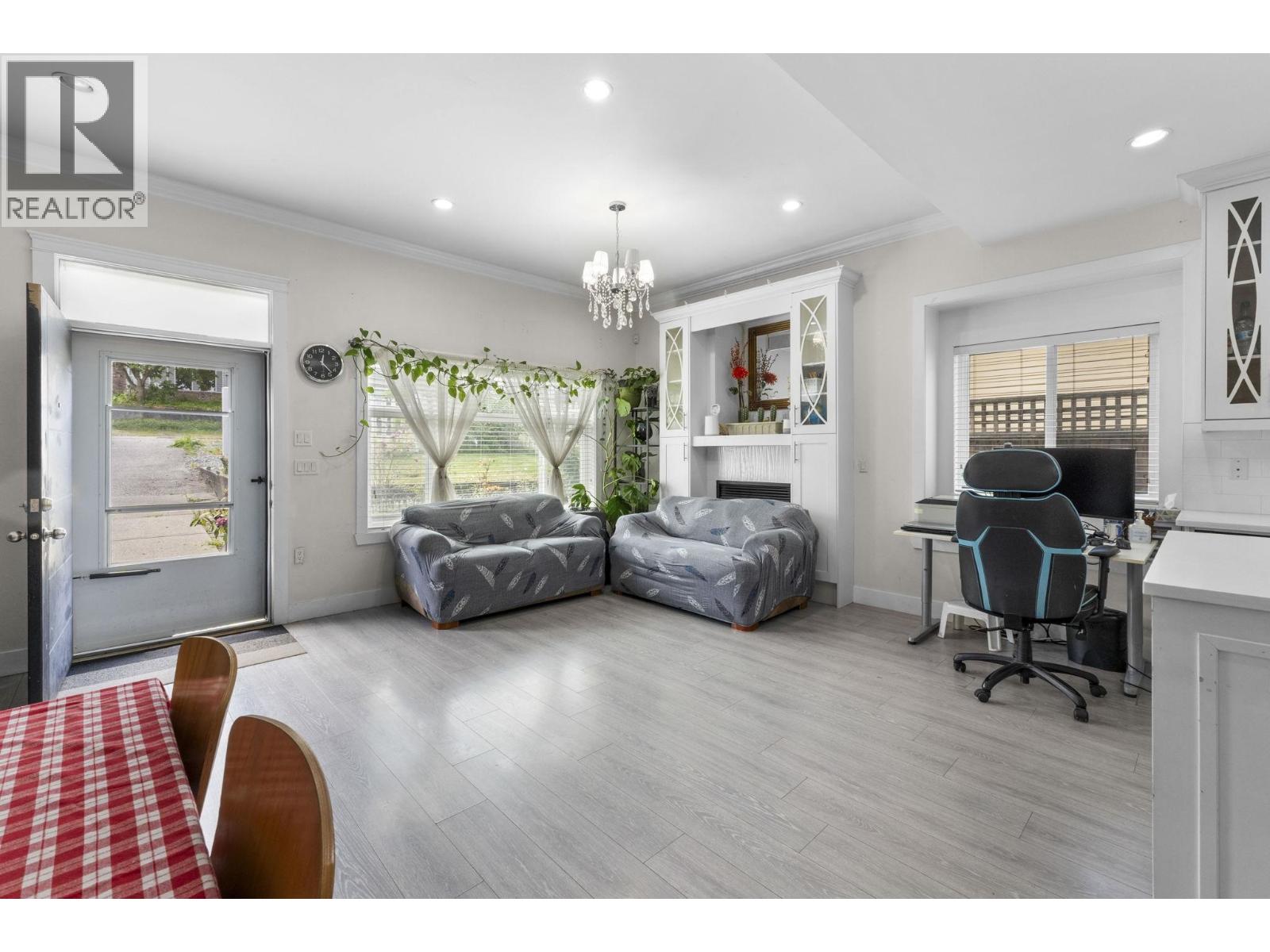 5461 Manor Street Property Photo 4