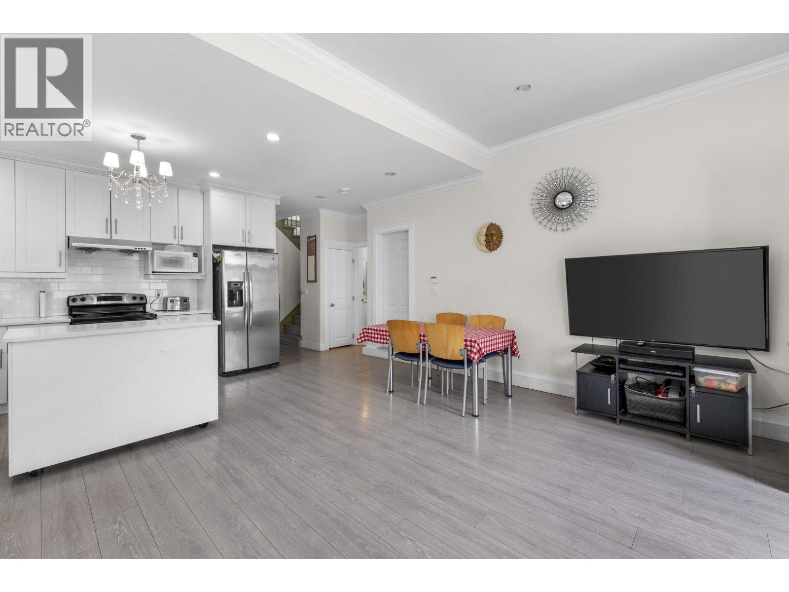 5461 Manor Street Property Photo 6