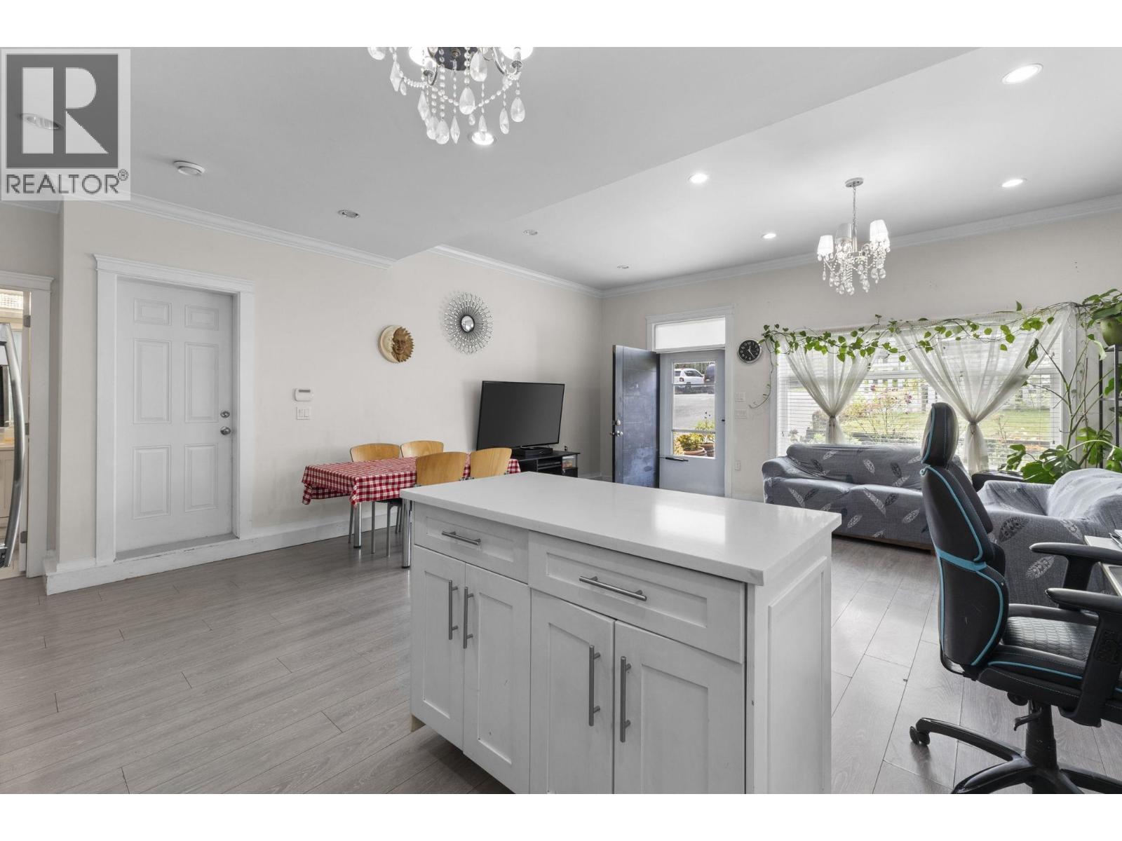 5461 Manor Street Property Photo 11