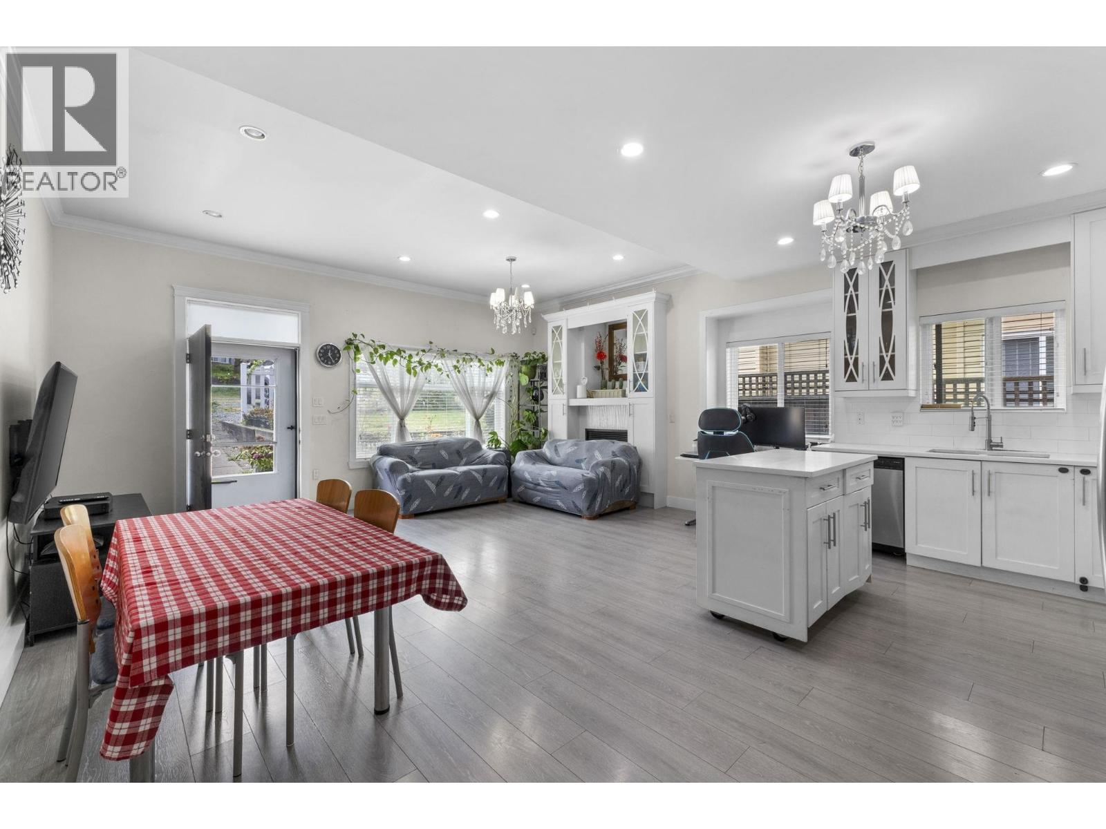 5461 Manor Street Property Photo 12