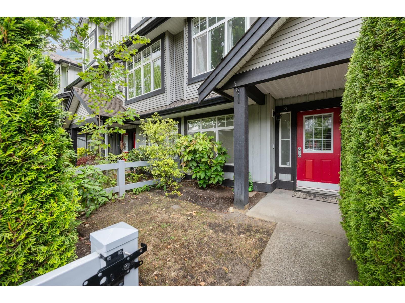 8 18839 69 Avenue Property Photo 2