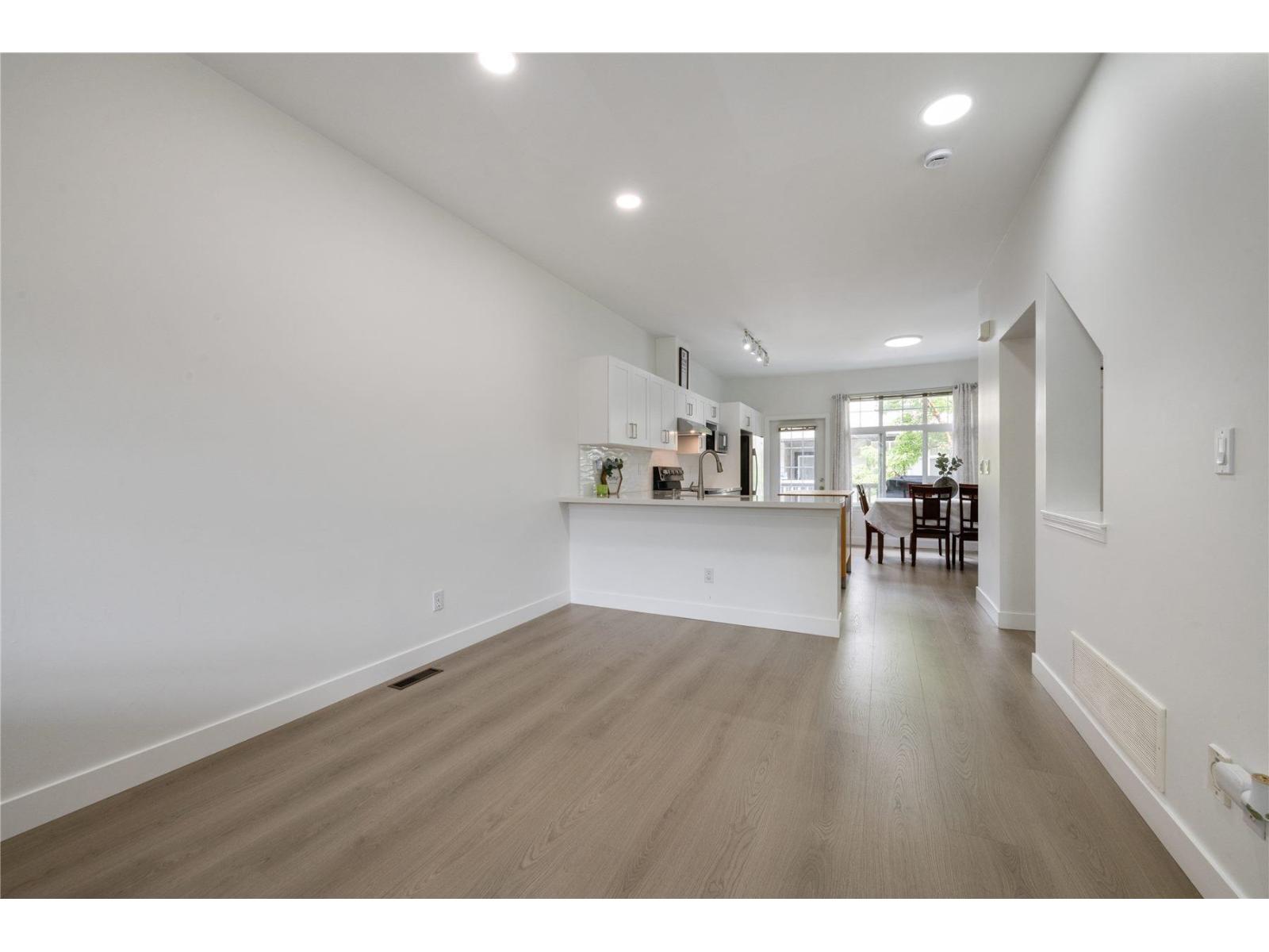 8 18839 69 Avenue Property Photo 5