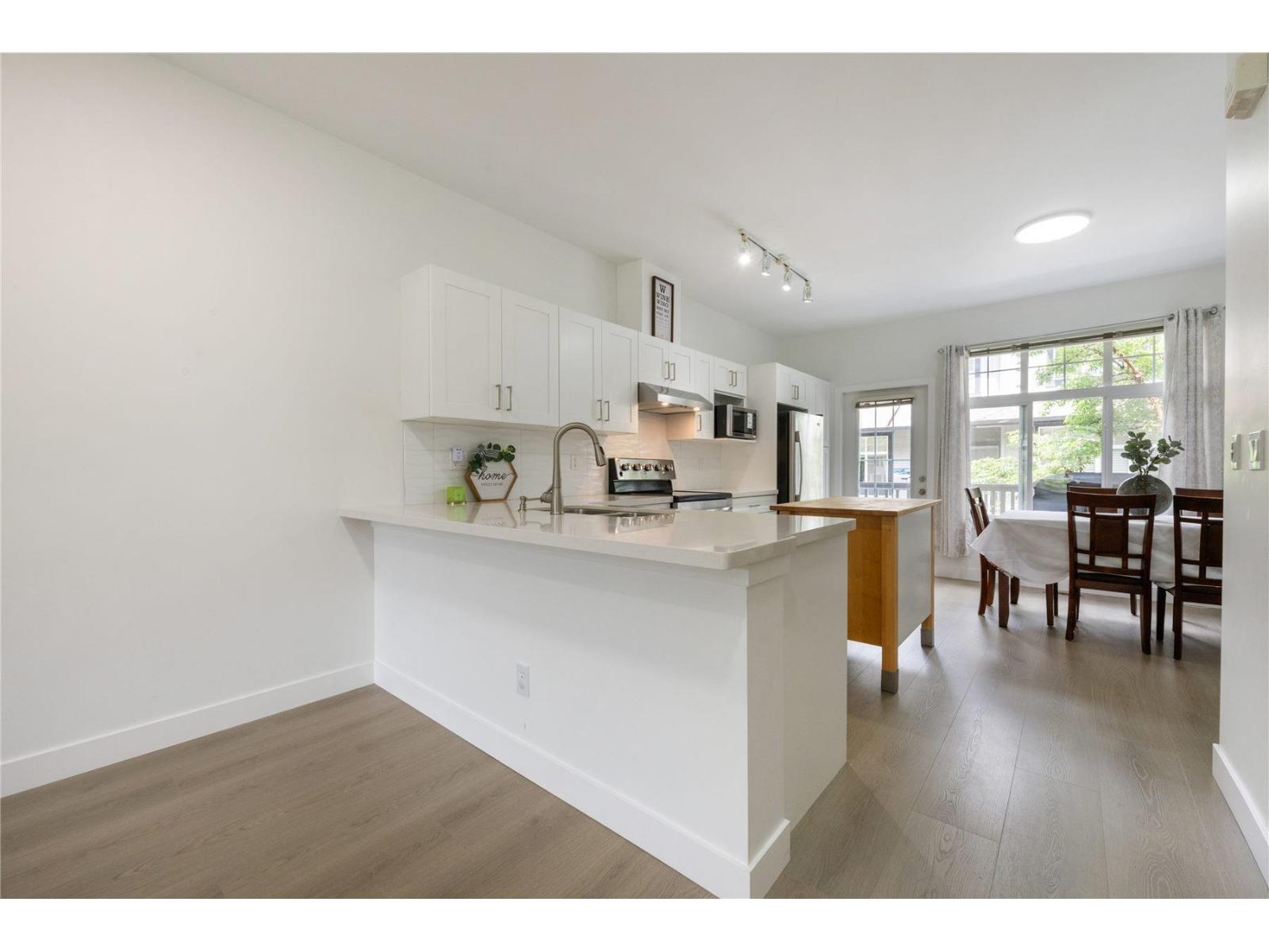 8 18839 69 Avenue Property Photo 6