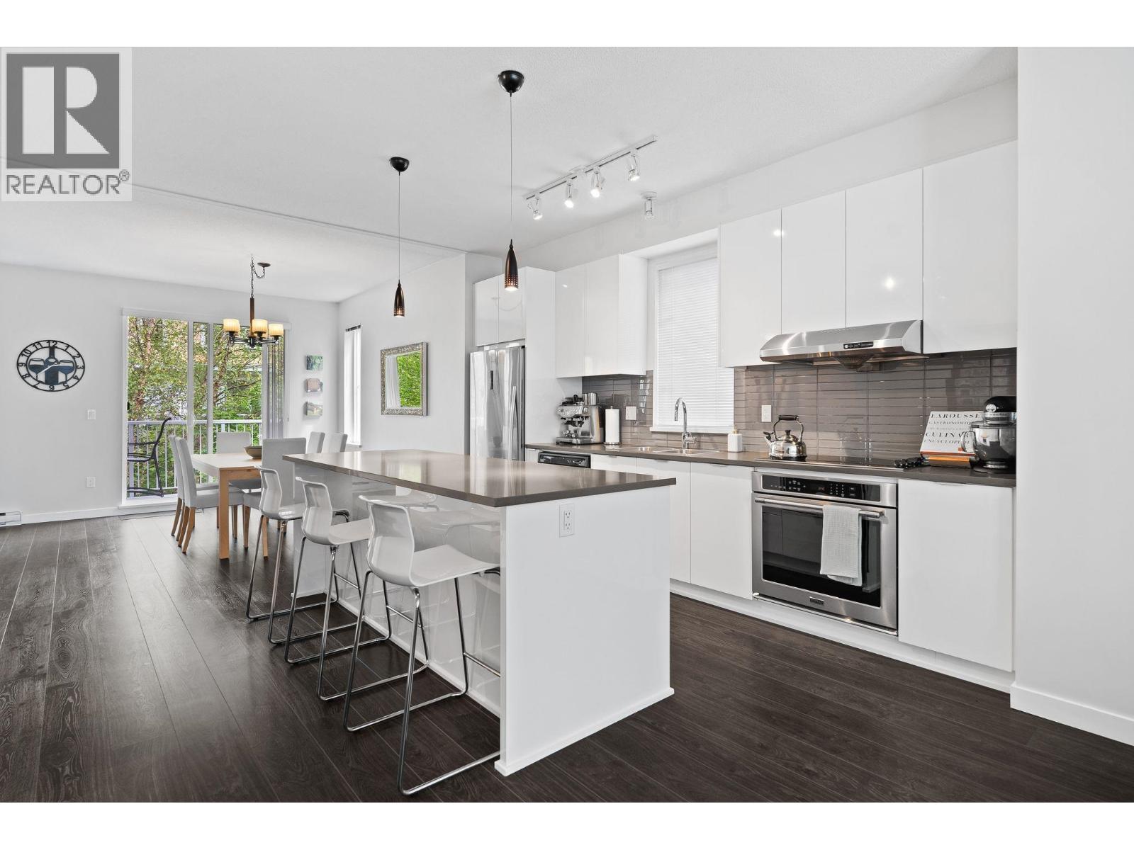 126 5550 Admiral Way Property Photo 1