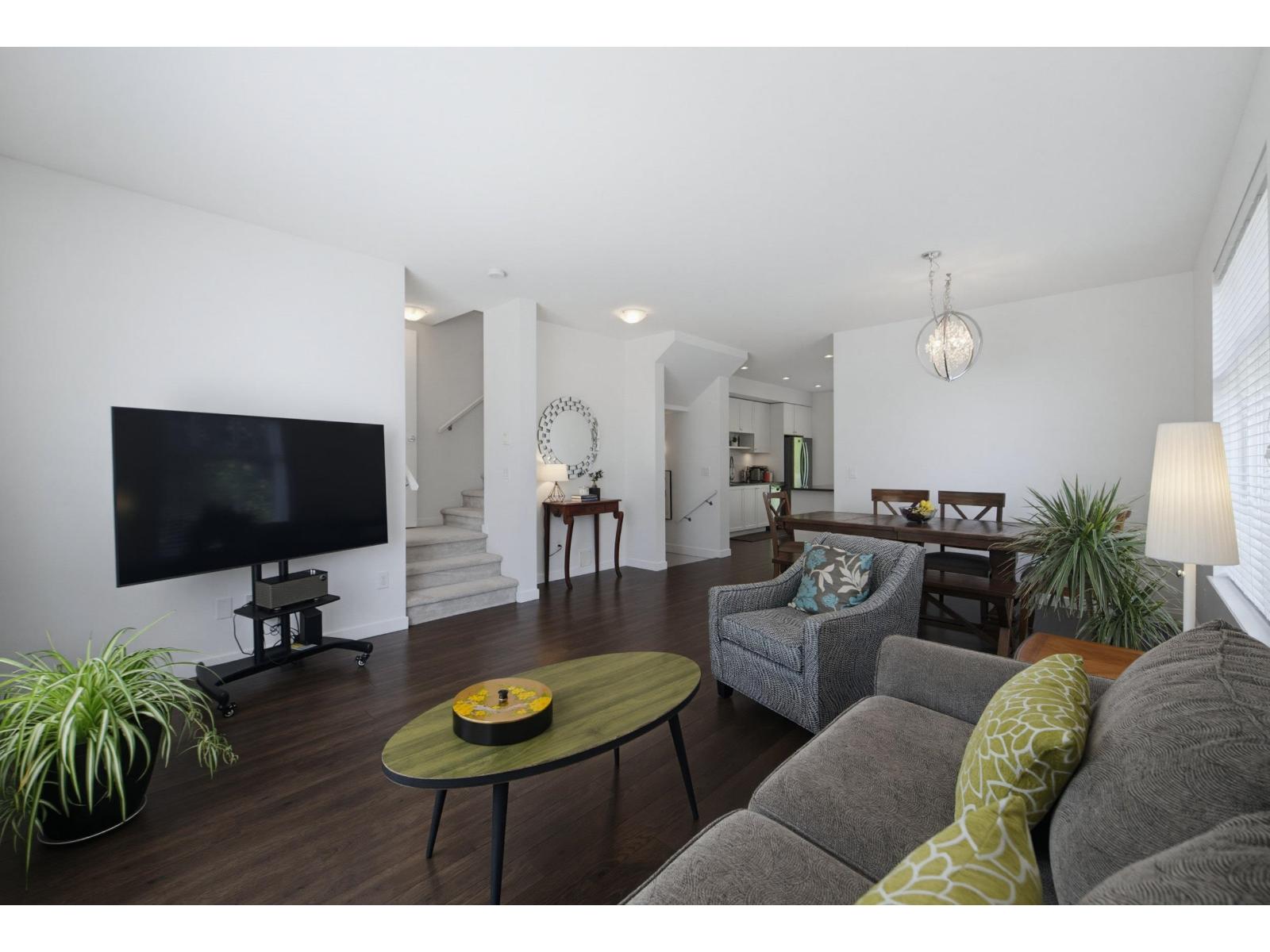7 16357 15 Avenue Property Photo 4