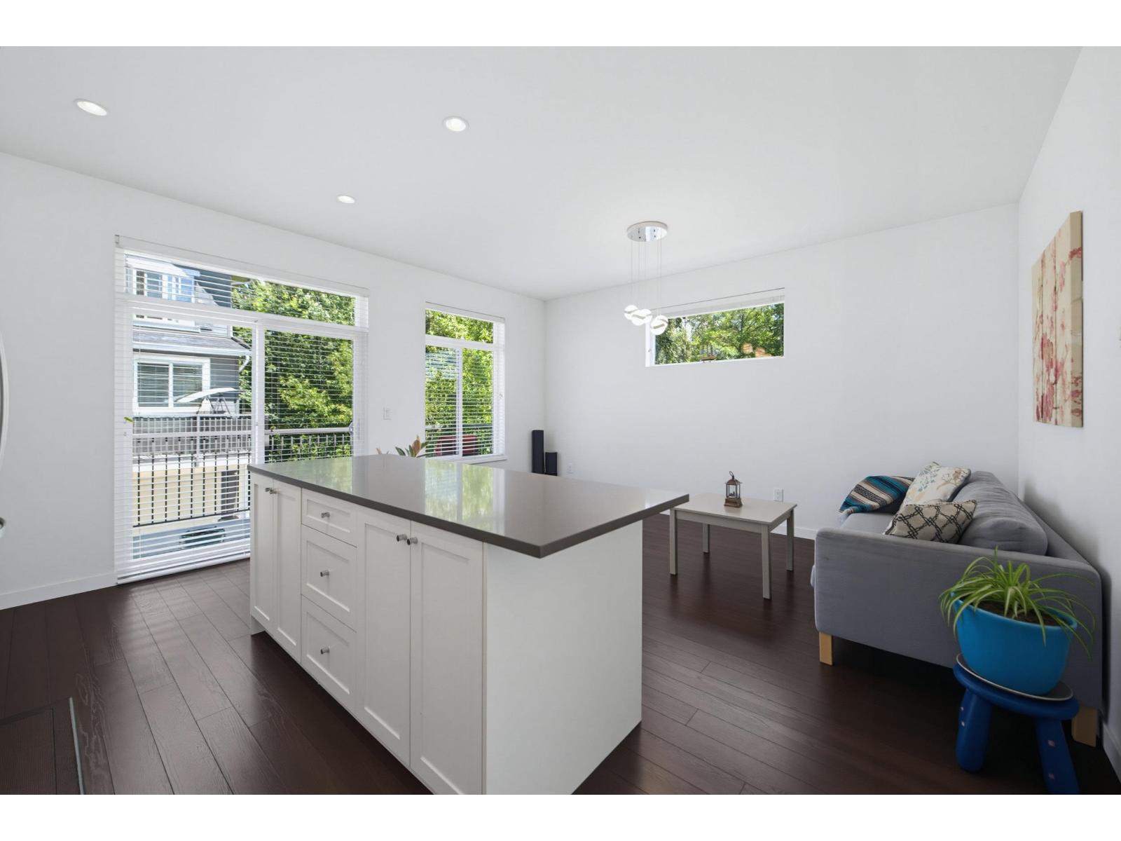 7 16357 15 Avenue Property Photo 8