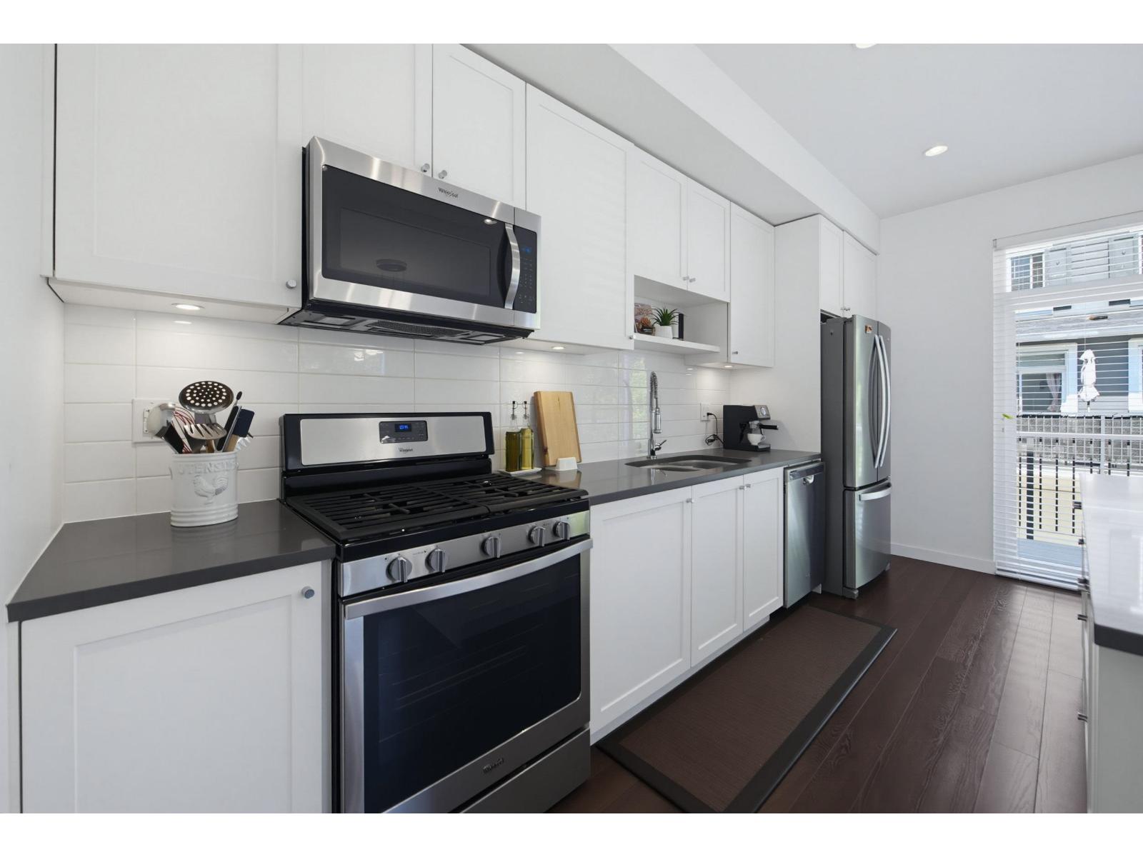7 16357 15 Avenue Property Photo 9