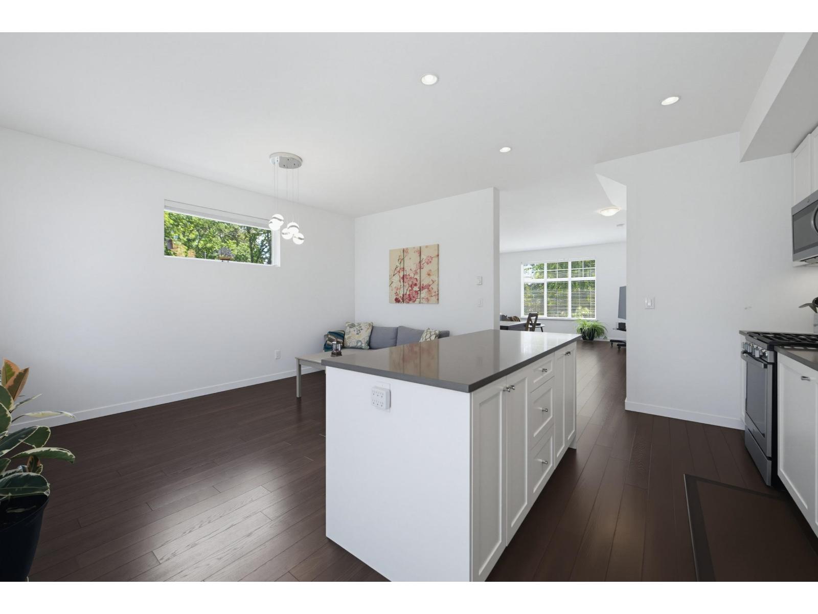 7 16357 15 Avenue Property Photo 10