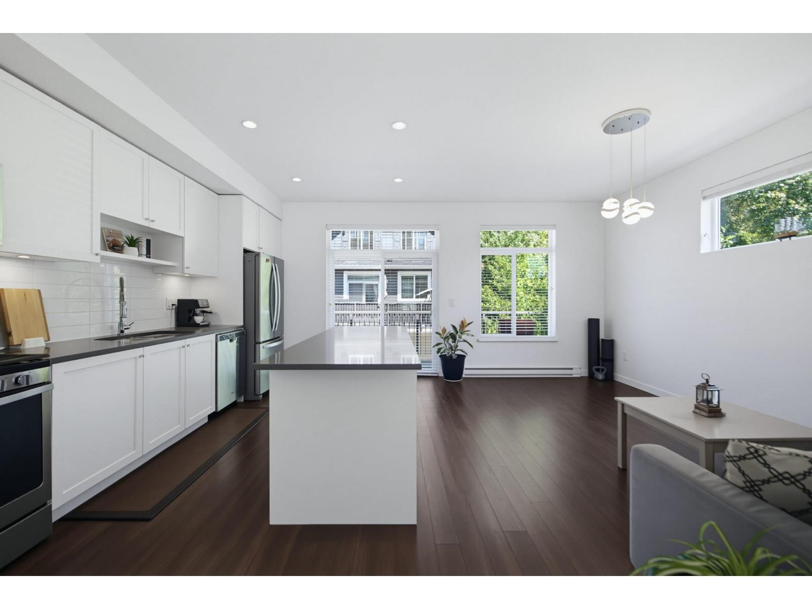 7 16357 15 Avenue Property Photo 14