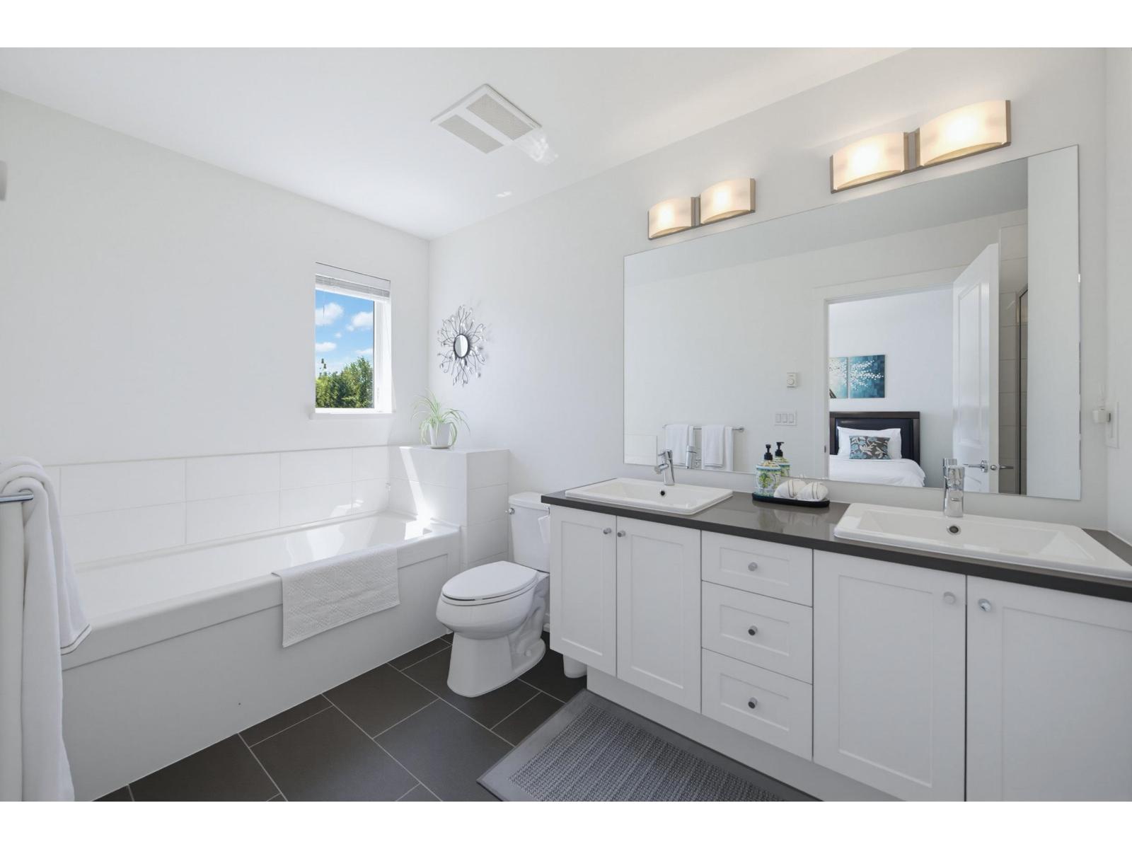 7 16357 15 Avenue Property Photo 23