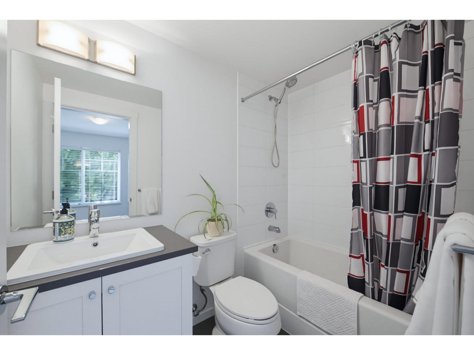 7 16357 15 Avenue Property Photo 36