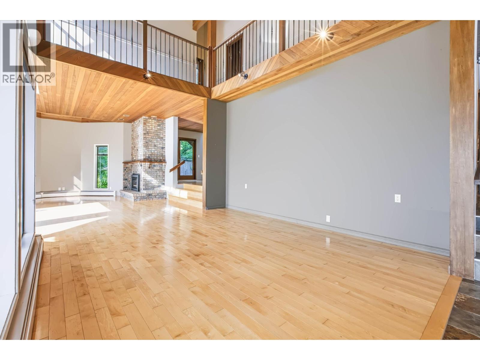 60 Walton Way Property Photo 8