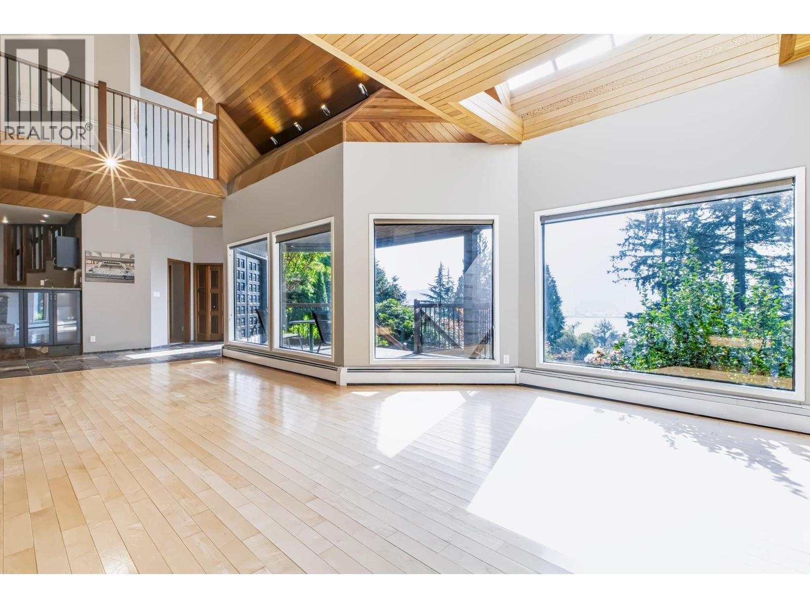 60 Walton Way Property Photo 12