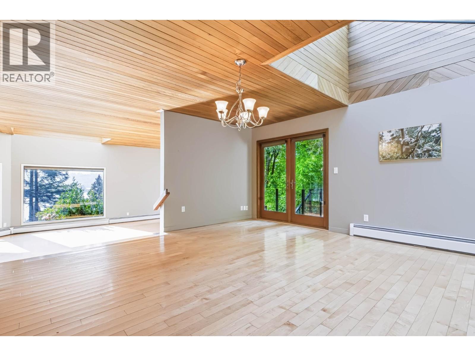 60 Walton Way Property Photo 14