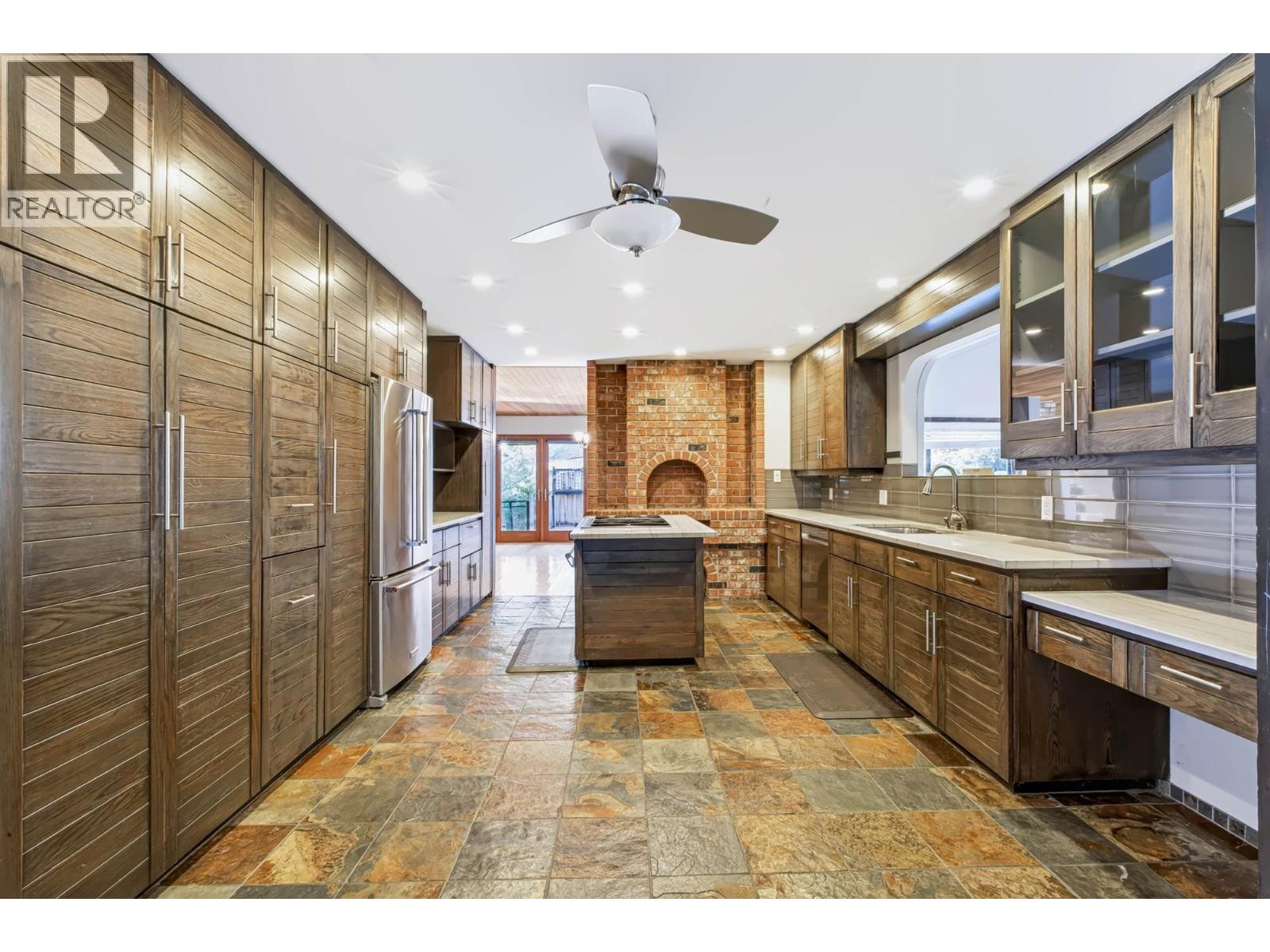 60 Walton Way Property Photo 15