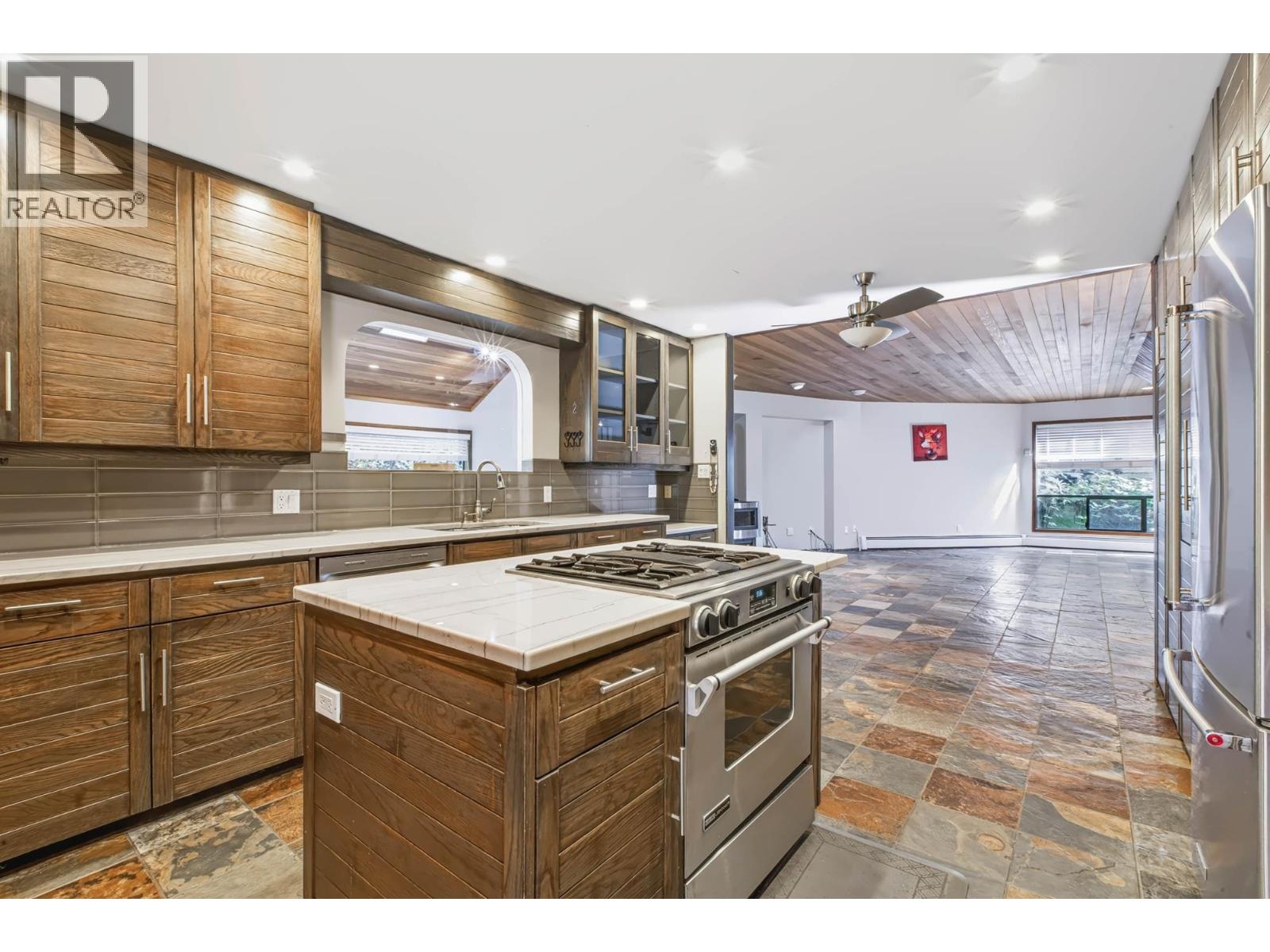 60 Walton Way Property Photo 16
