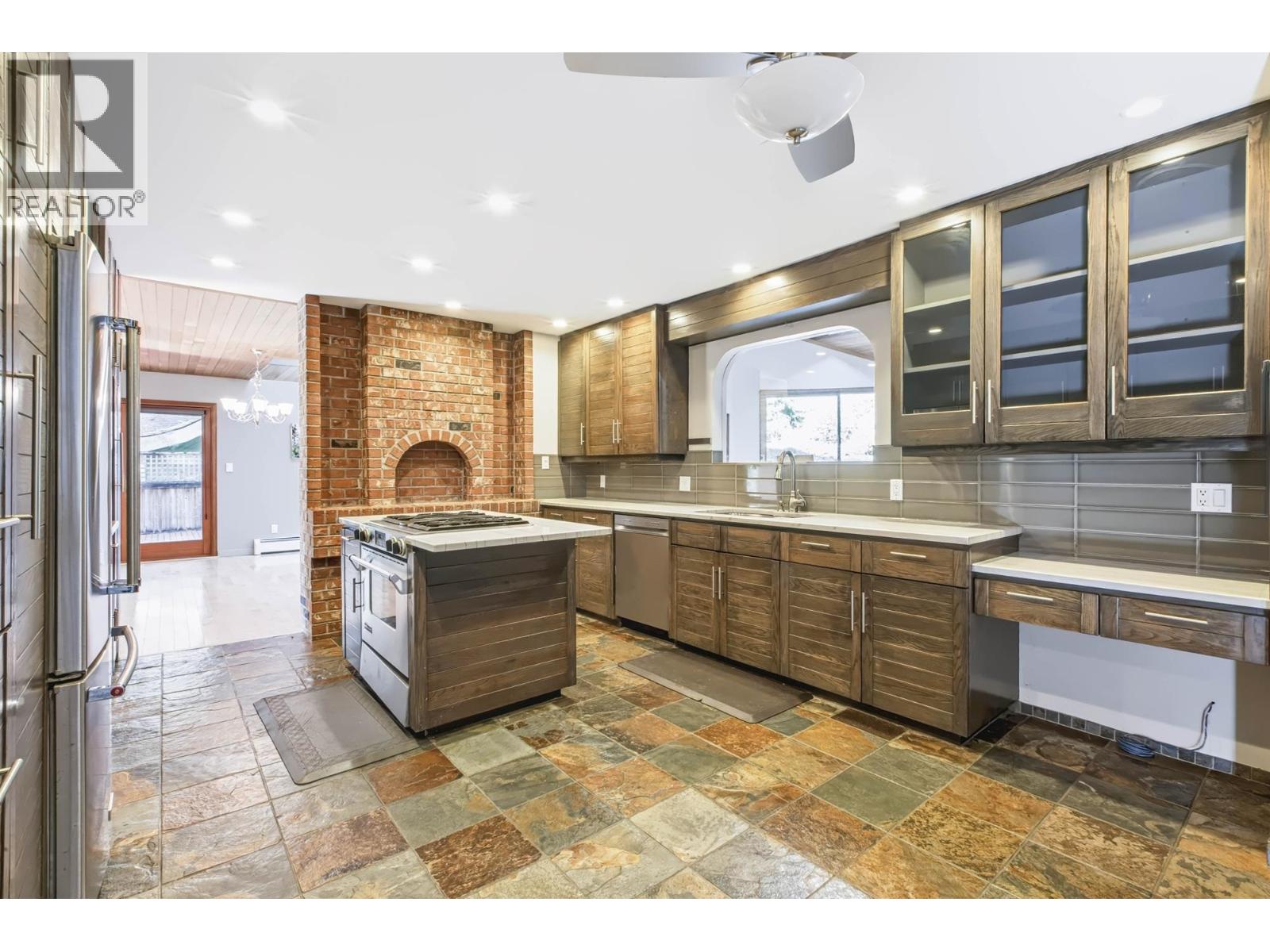 60 Walton Way Property Photo 17