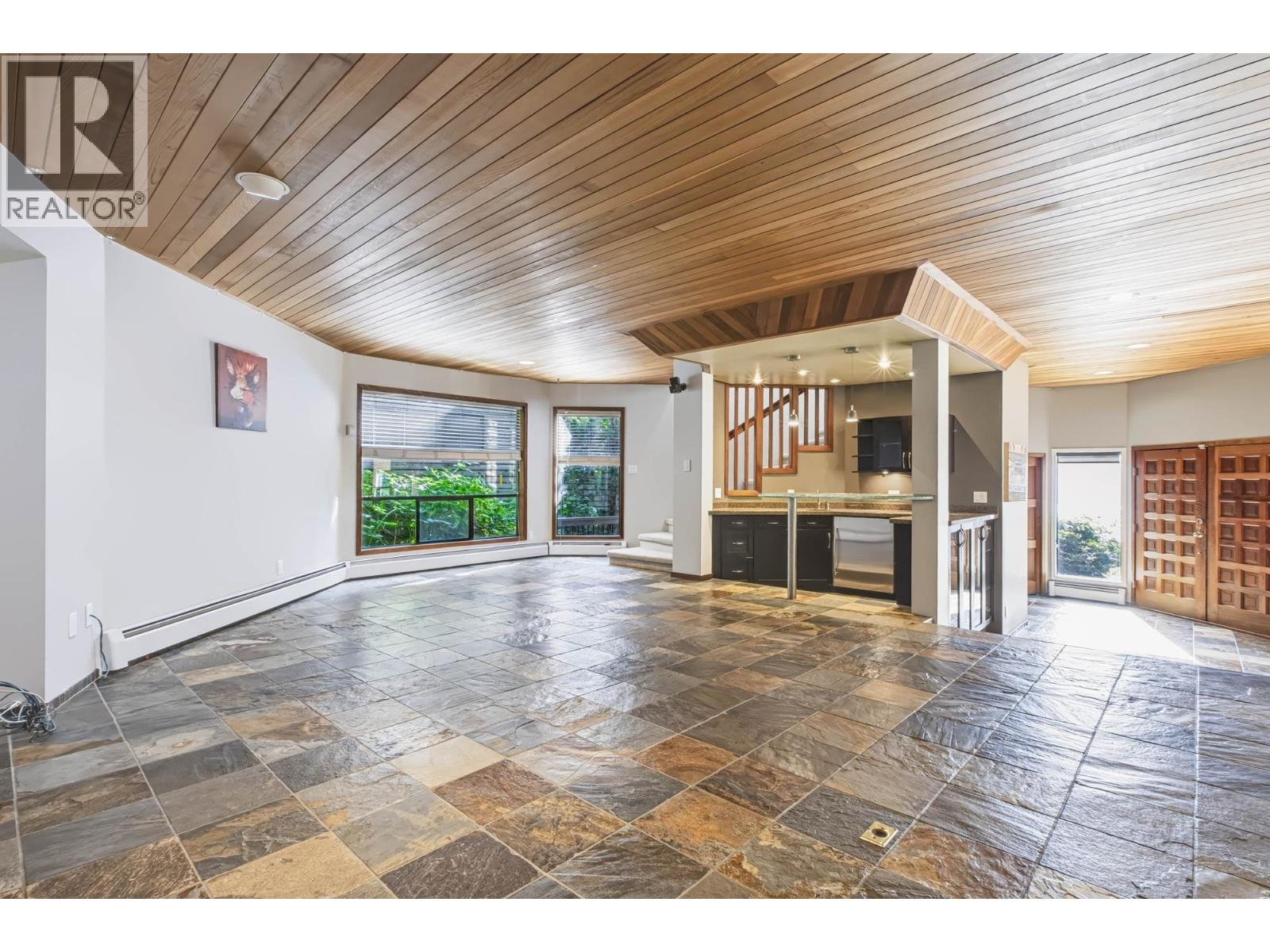 60 Walton Way Property Photo 18