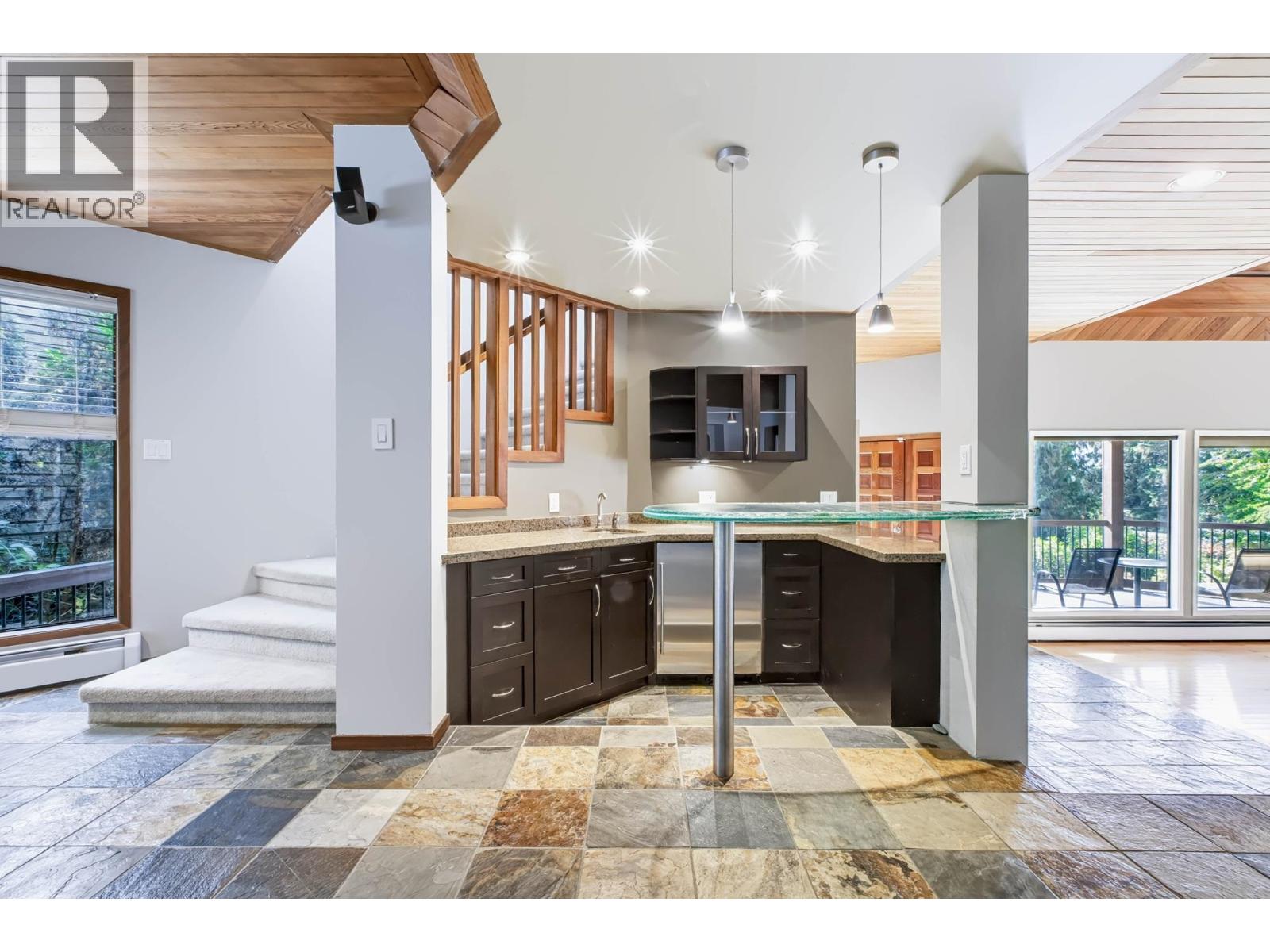 60 Walton Way Property Photo 19