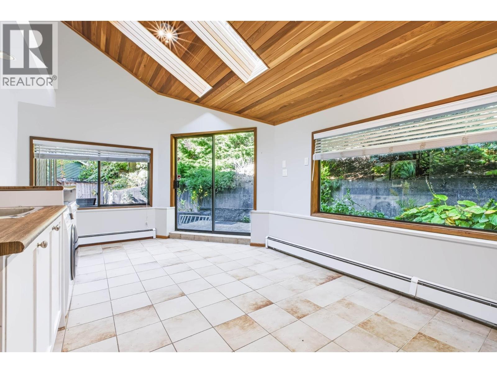 60 Walton Way Property Photo 20