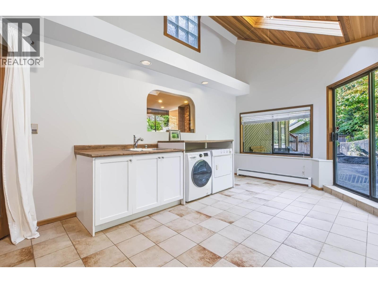 60 Walton Way Property Photo 21