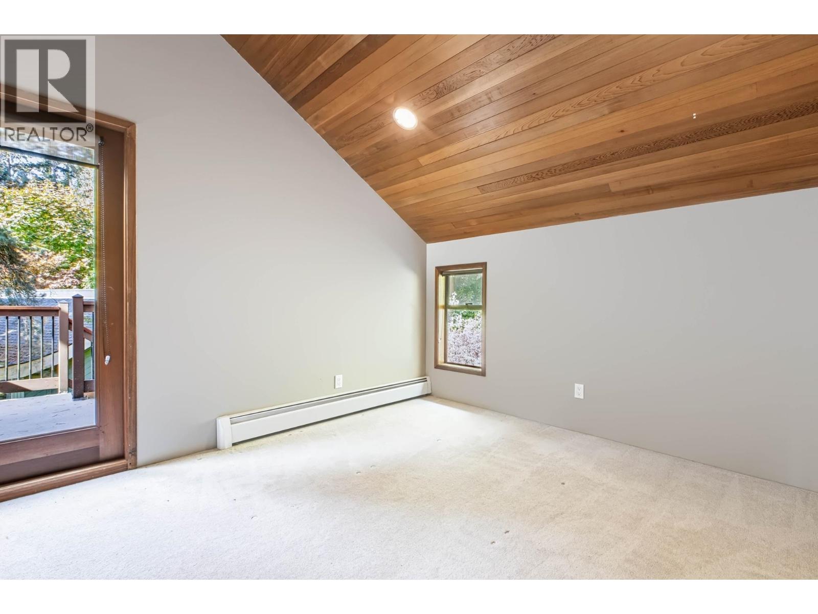 60 Walton Way Property Photo 27