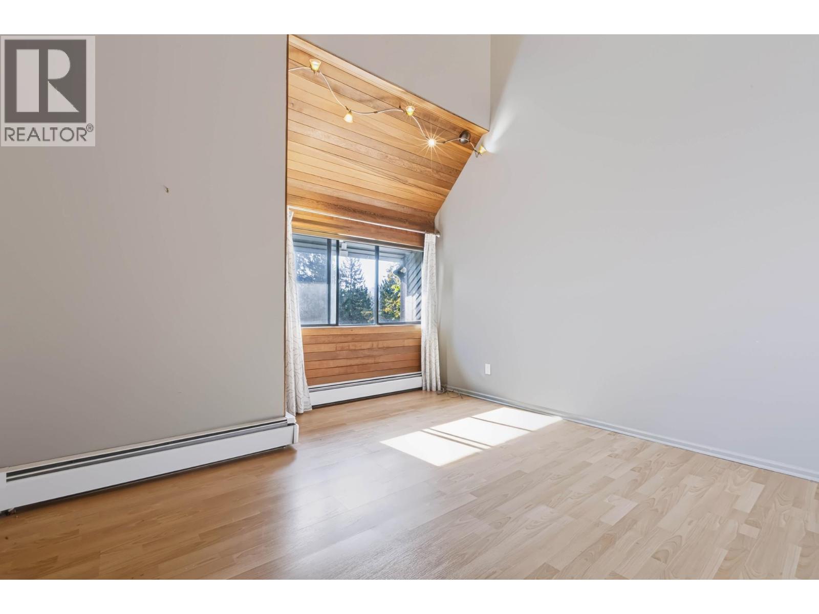 60 Walton Way Property Photo 28