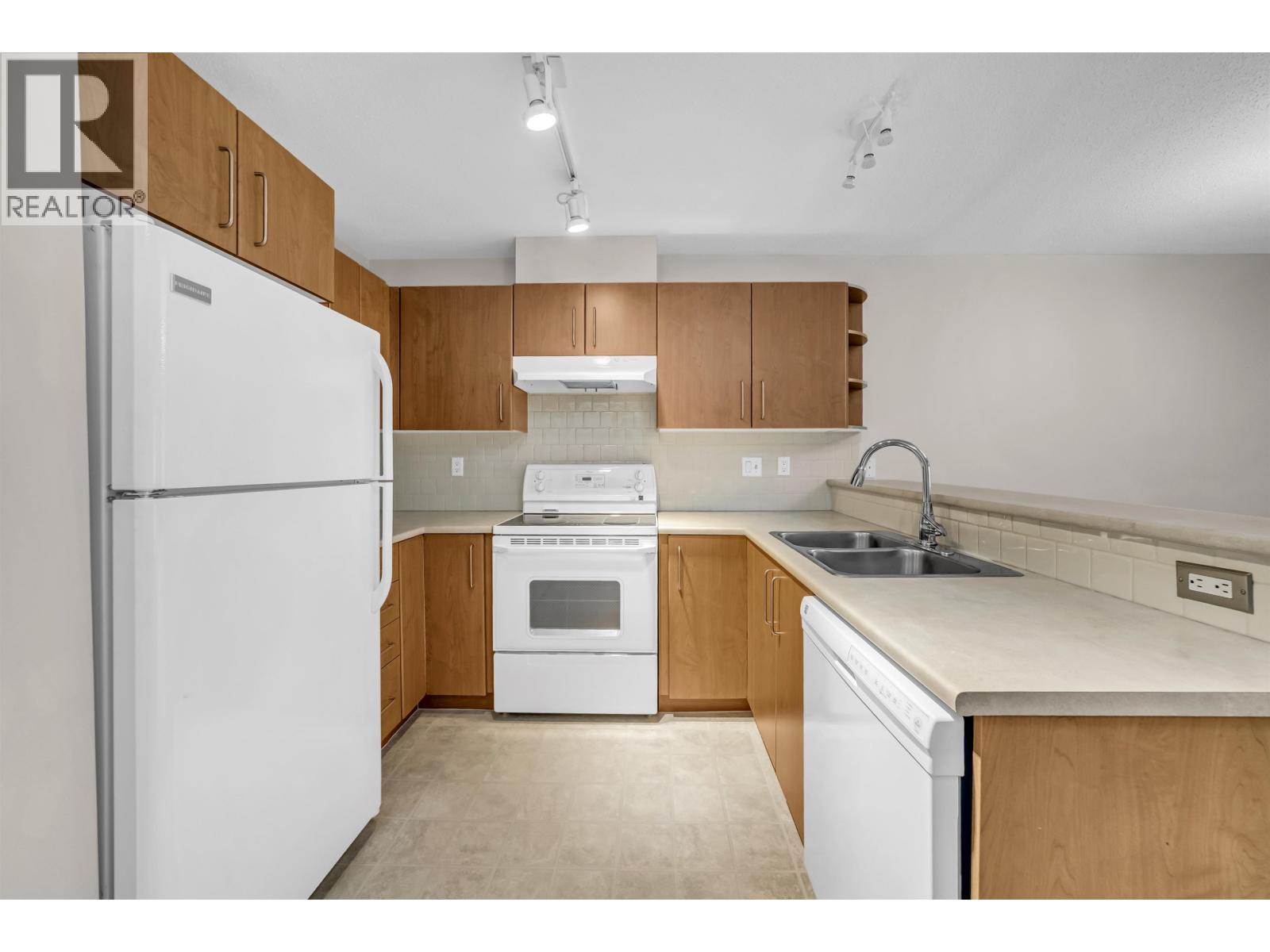 311 7330 Salisbury Avenue Property Photo 3