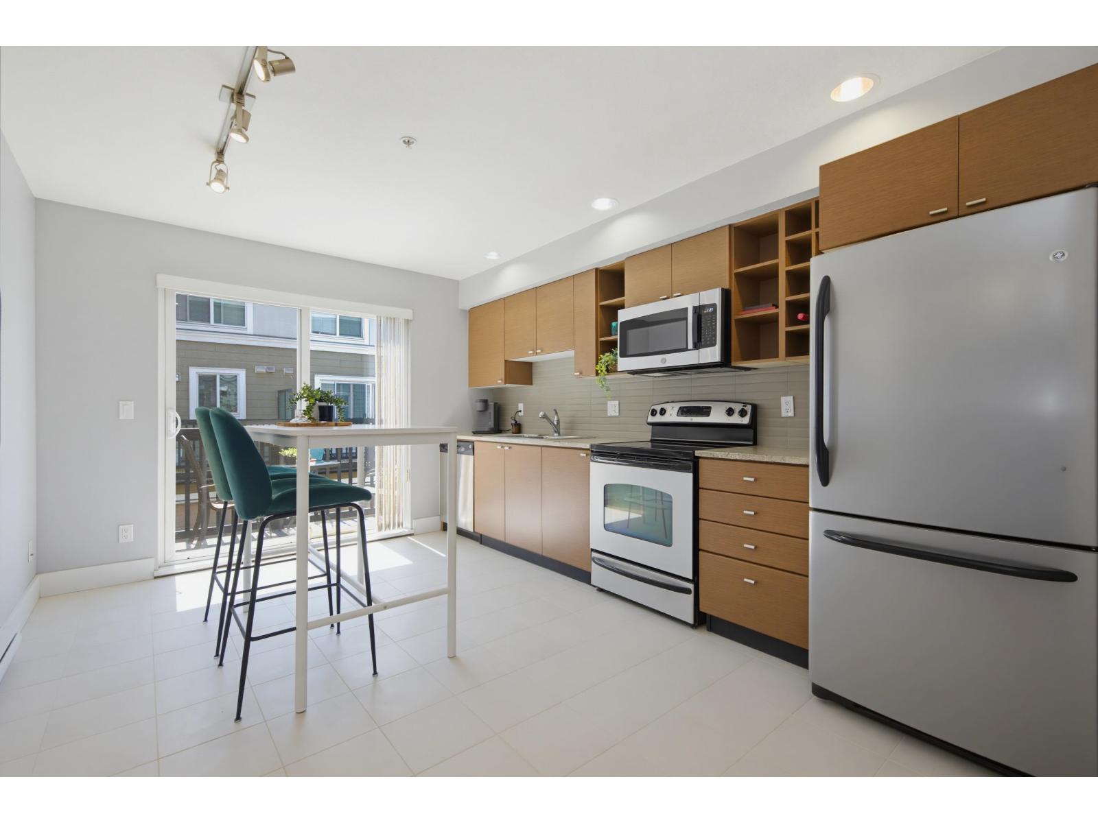 93 15833 26 Avenue Property Photo 3