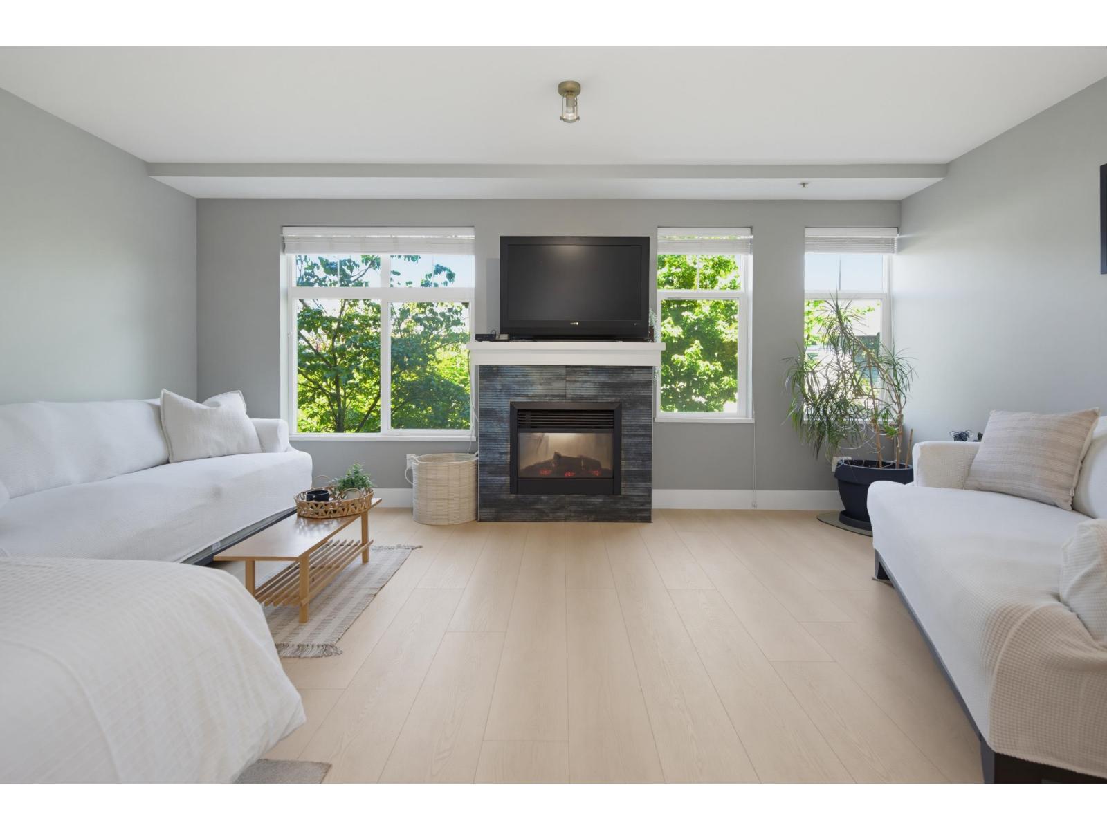 93 15833 26 Avenue Property Photo 6