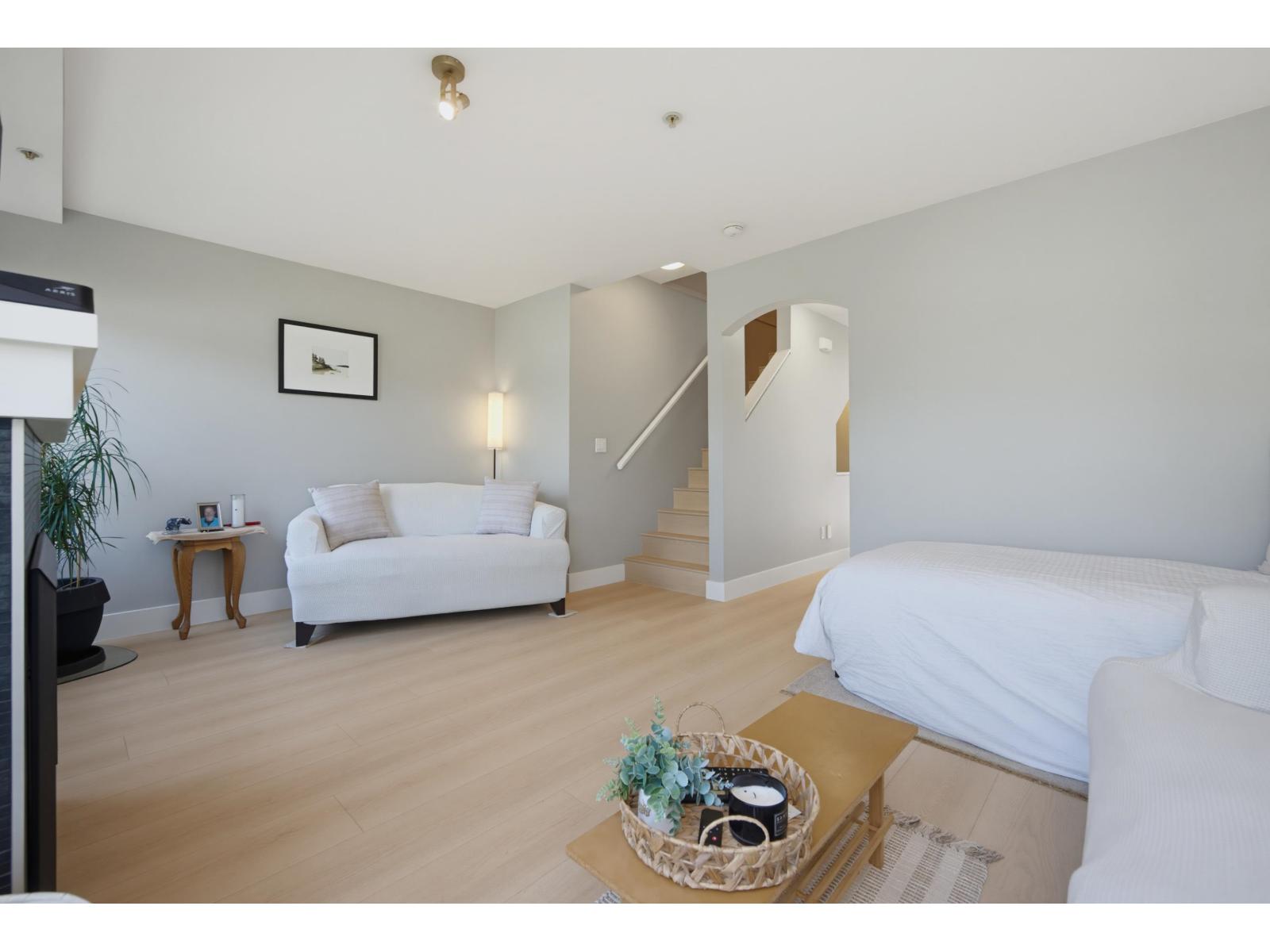 93 15833 26 Avenue Property Photo 7