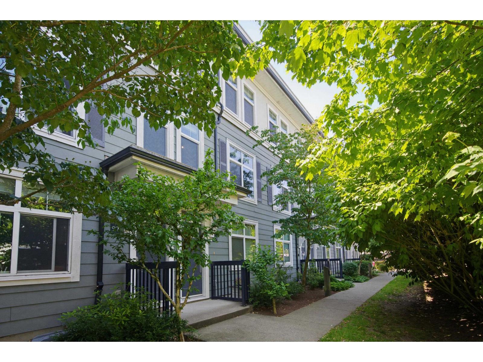 93 15833 26 Avenue Property Photo 11
