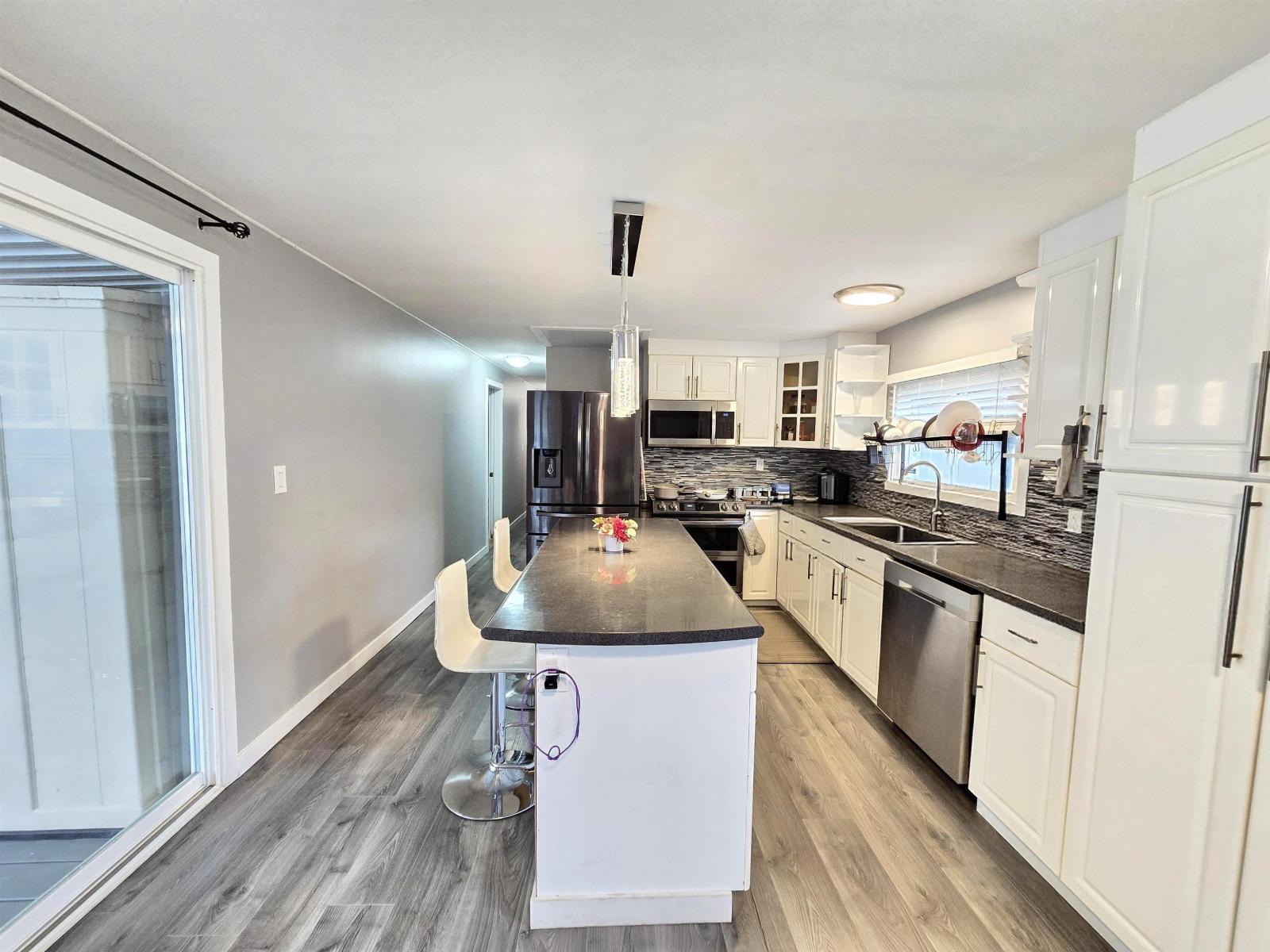 56 8220 King George Boulevard Property Photo 7
