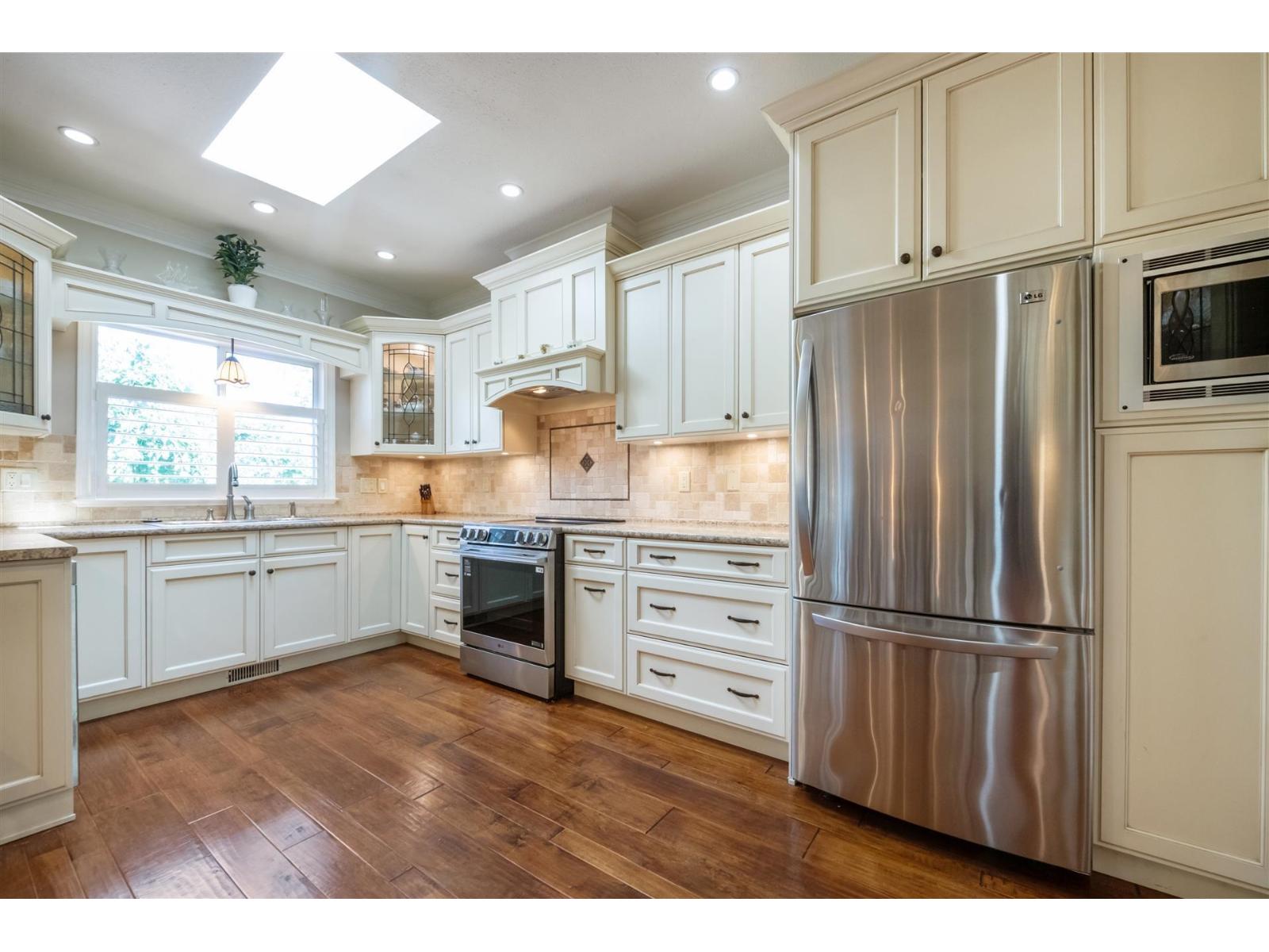 15239 29a Avenue Property Photo 6