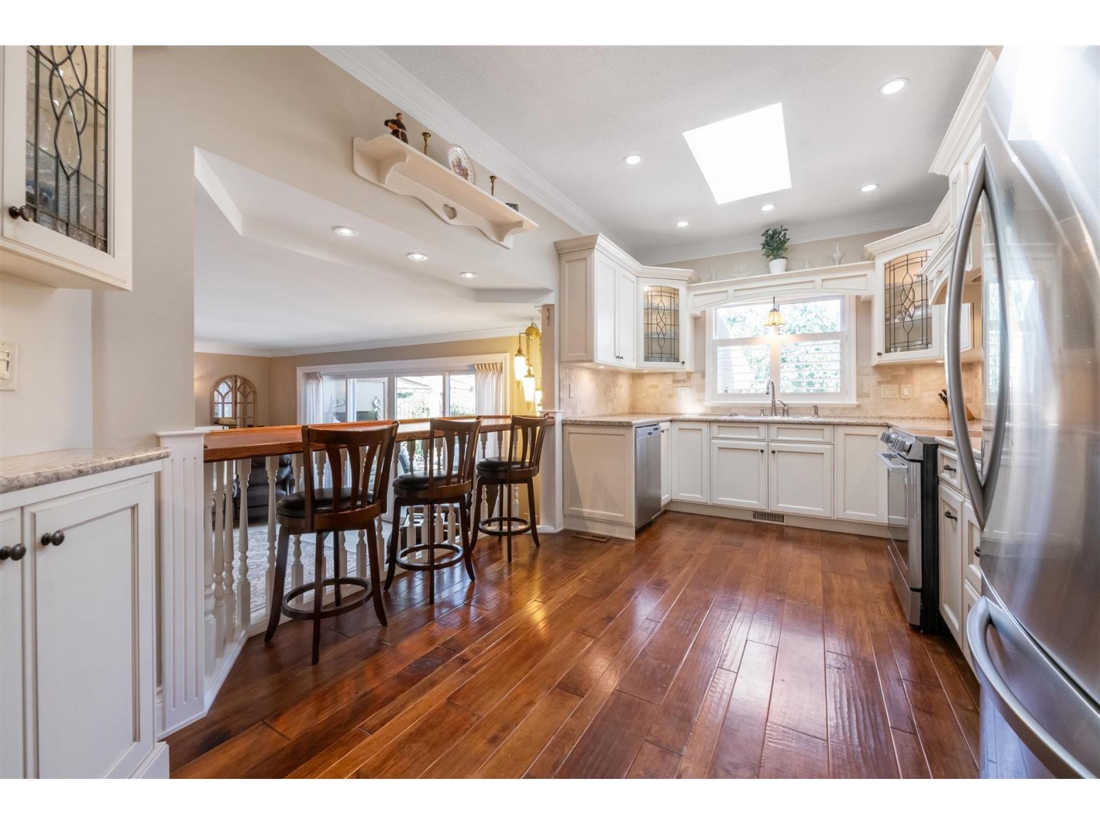 15239 29a Avenue Property Photo 7