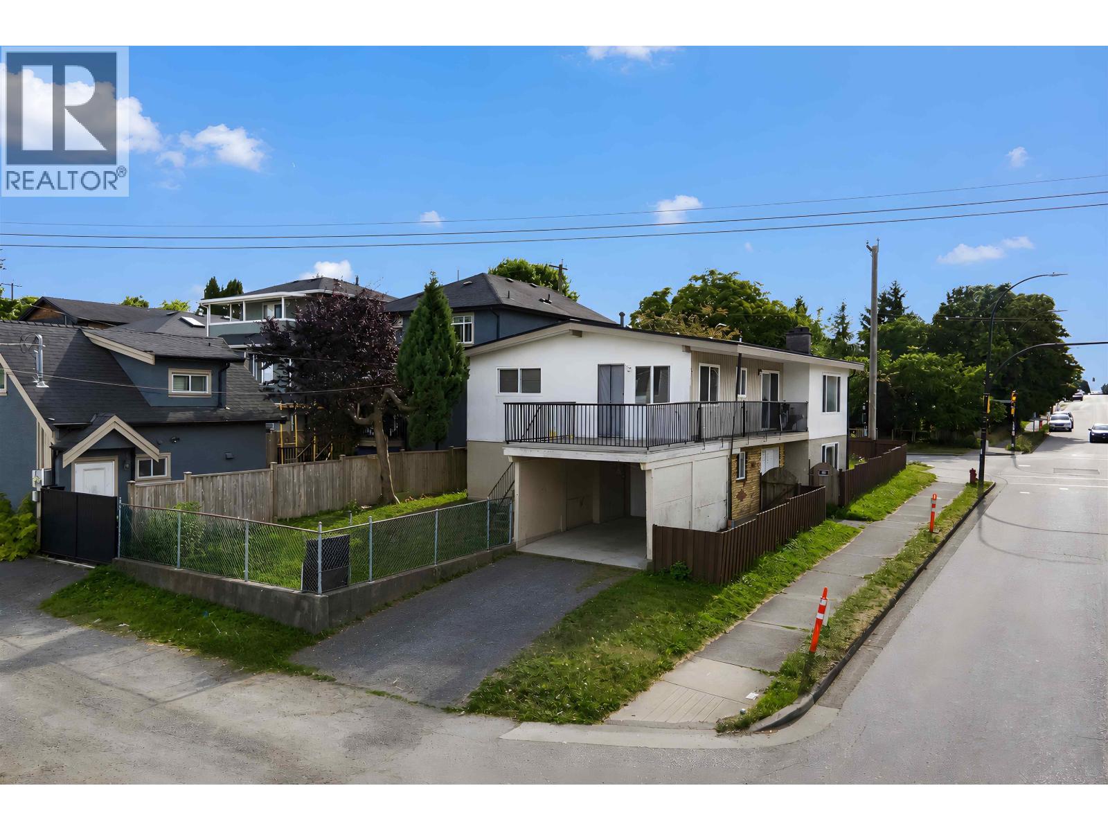 1020 E King Edward Avenue Property Photo 5