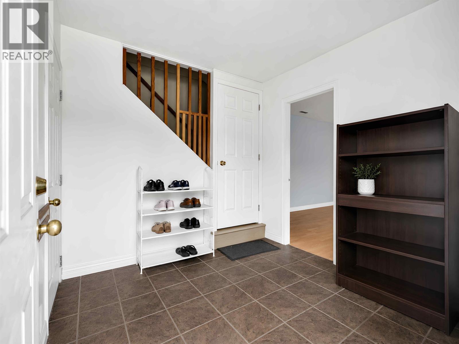 1020 E King Edward Avenue Property Photo 6