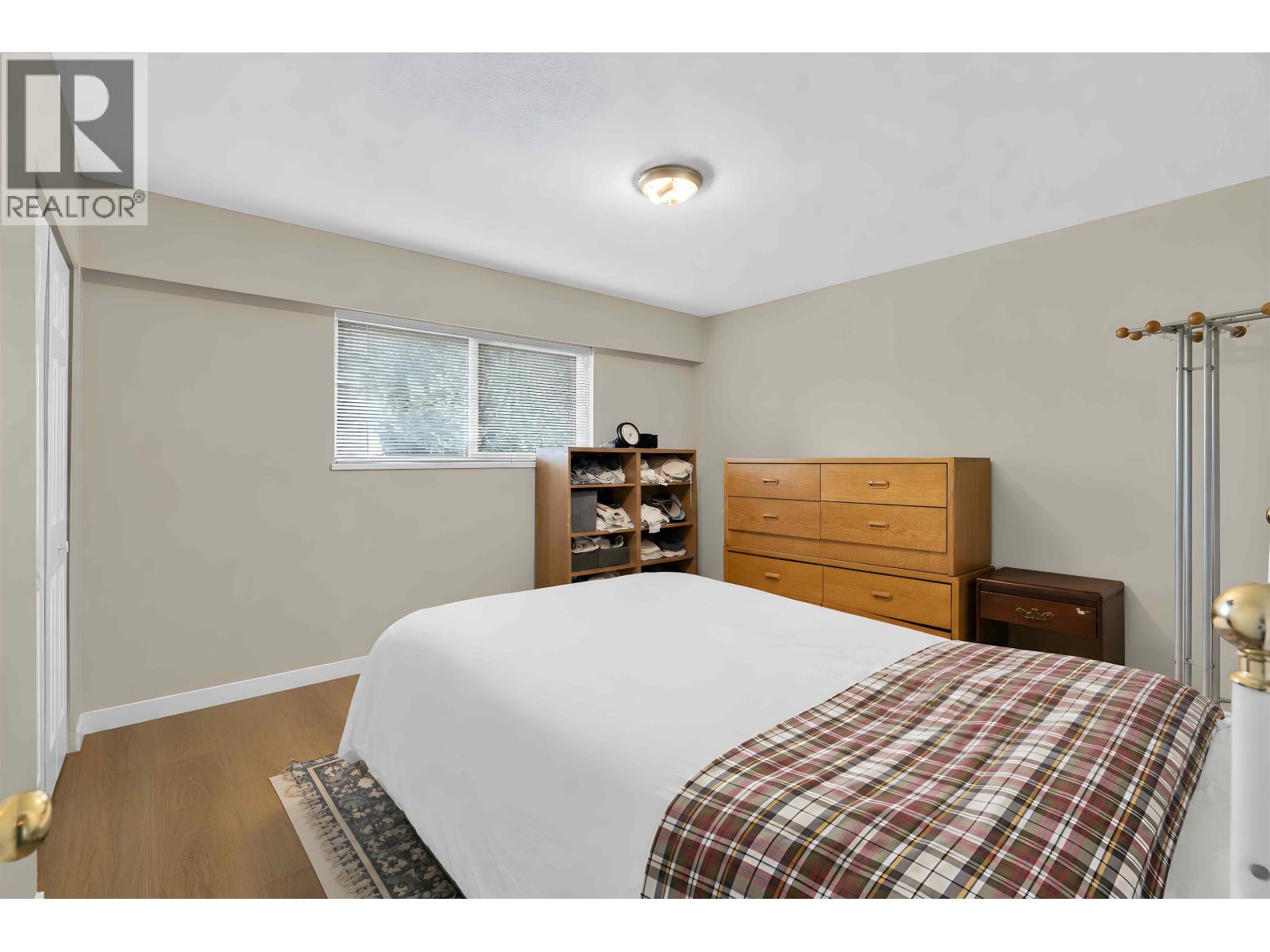 1020 E King Edward Avenue Property Photo 20