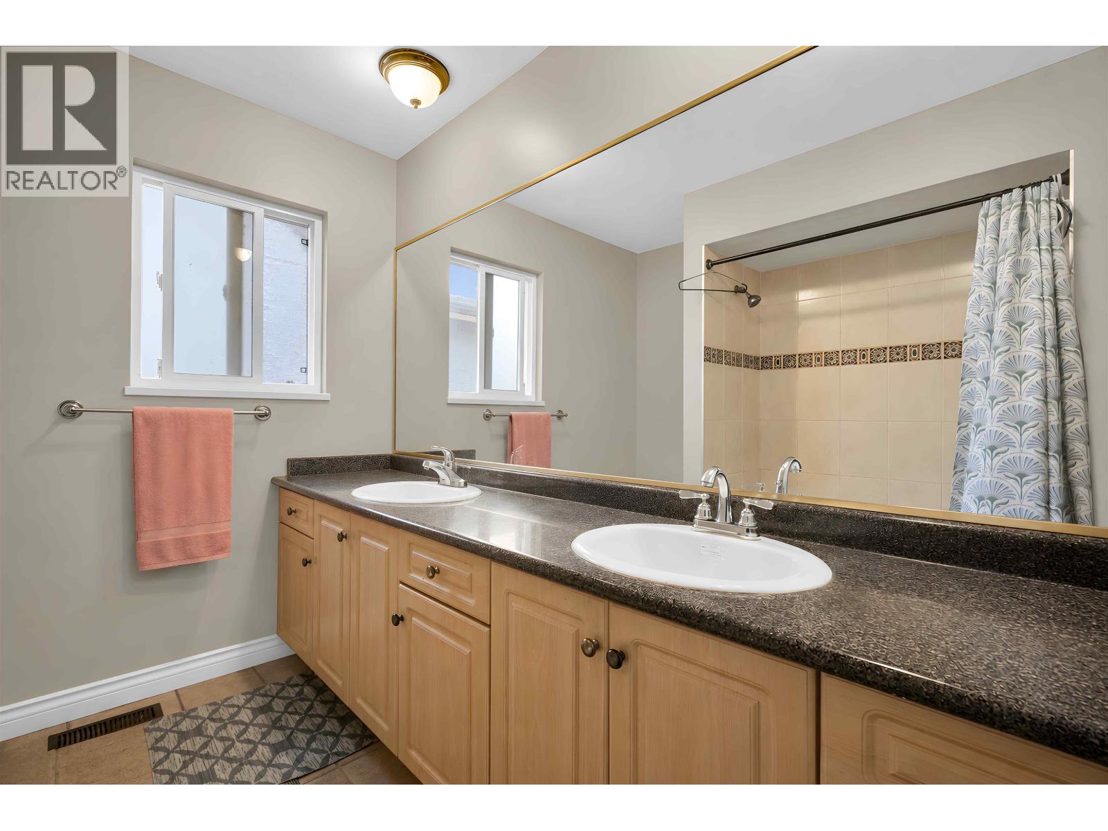 1020 E King Edward Avenue Property Photo 24