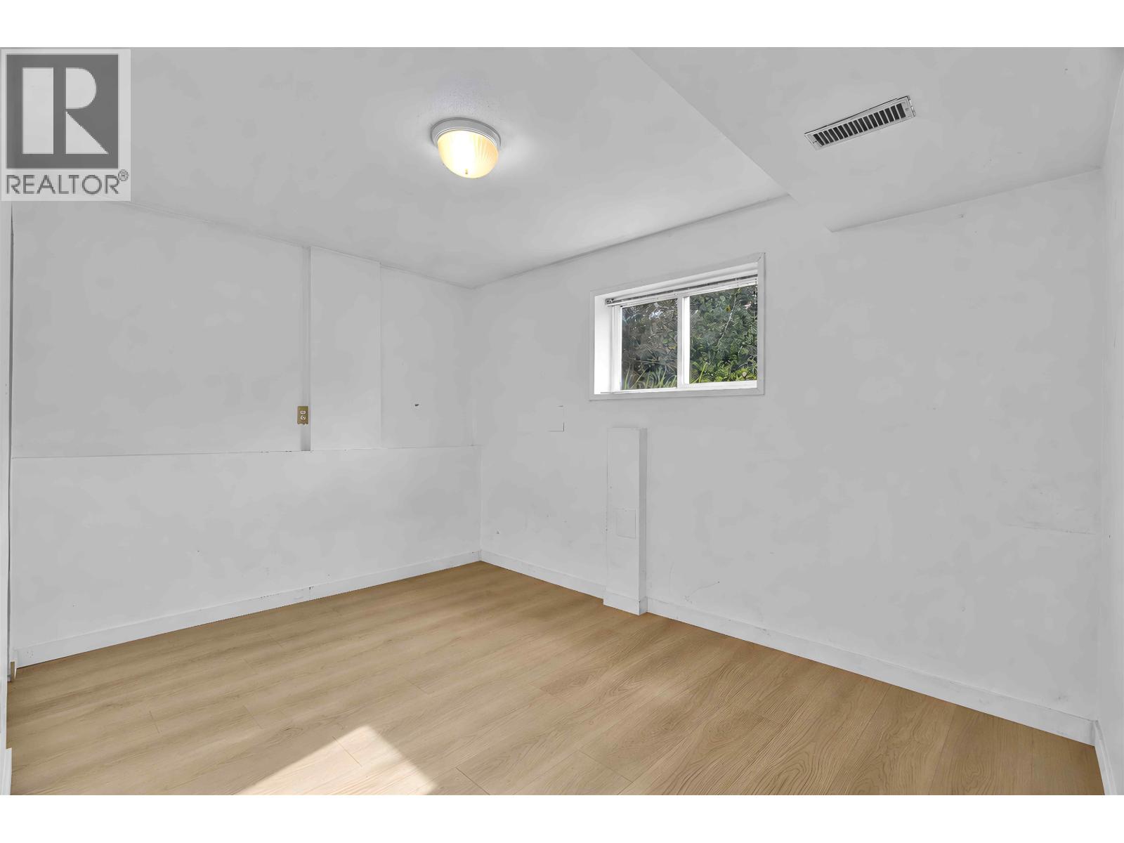 1020 E King Edward Avenue Property Photo 30